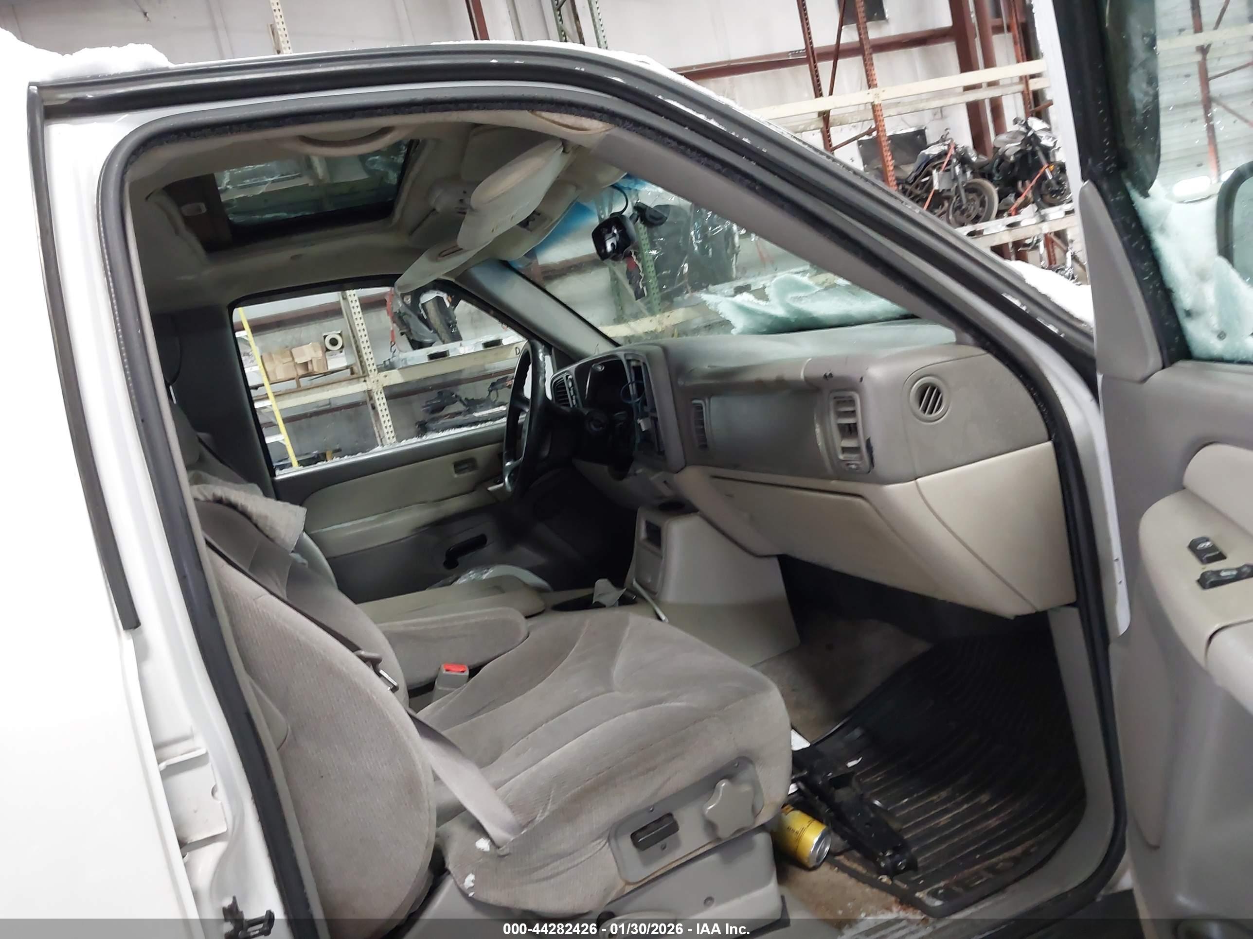 GMC YUKON image 5