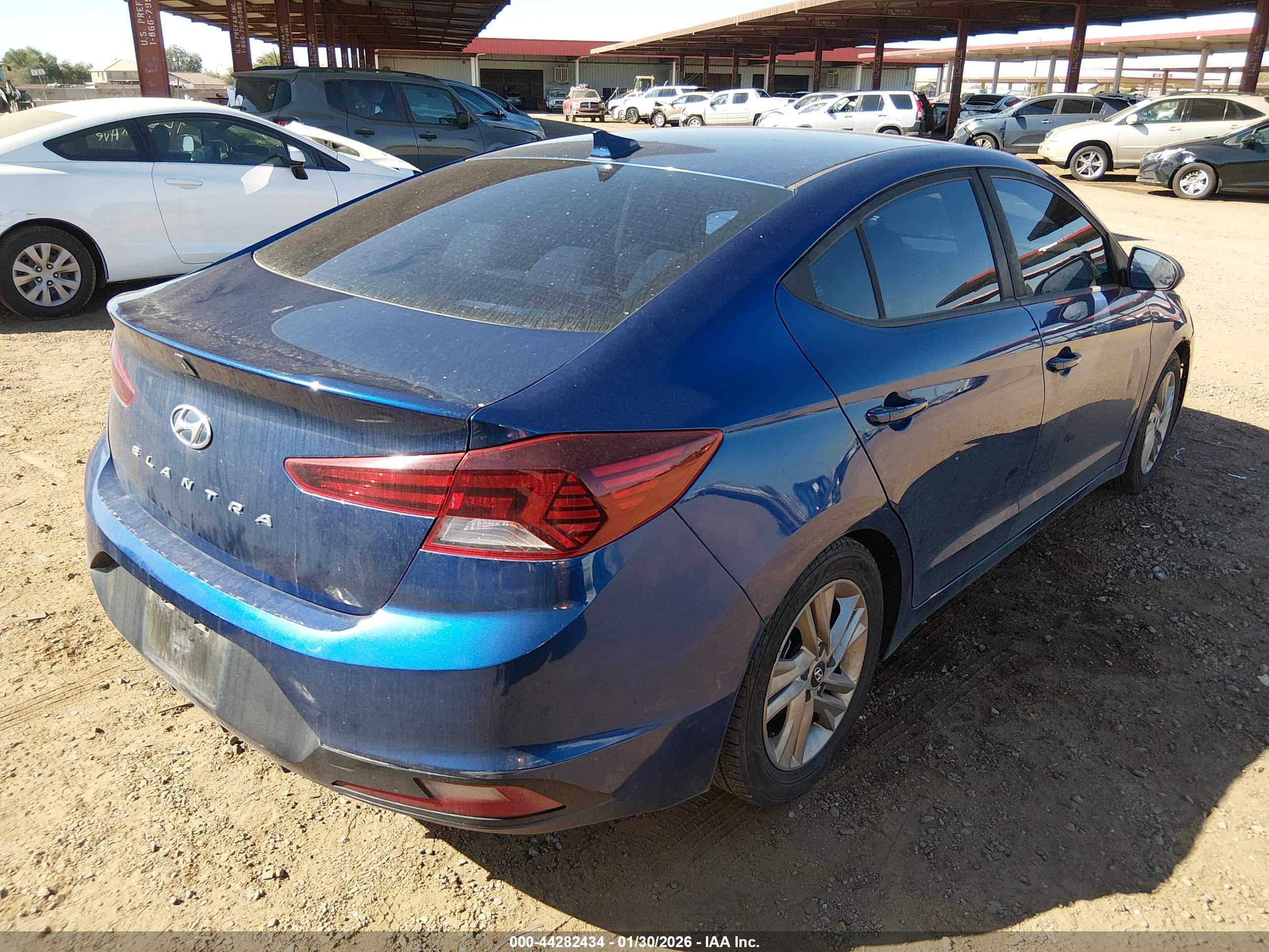 HYUNDAI ELANTRA image 4