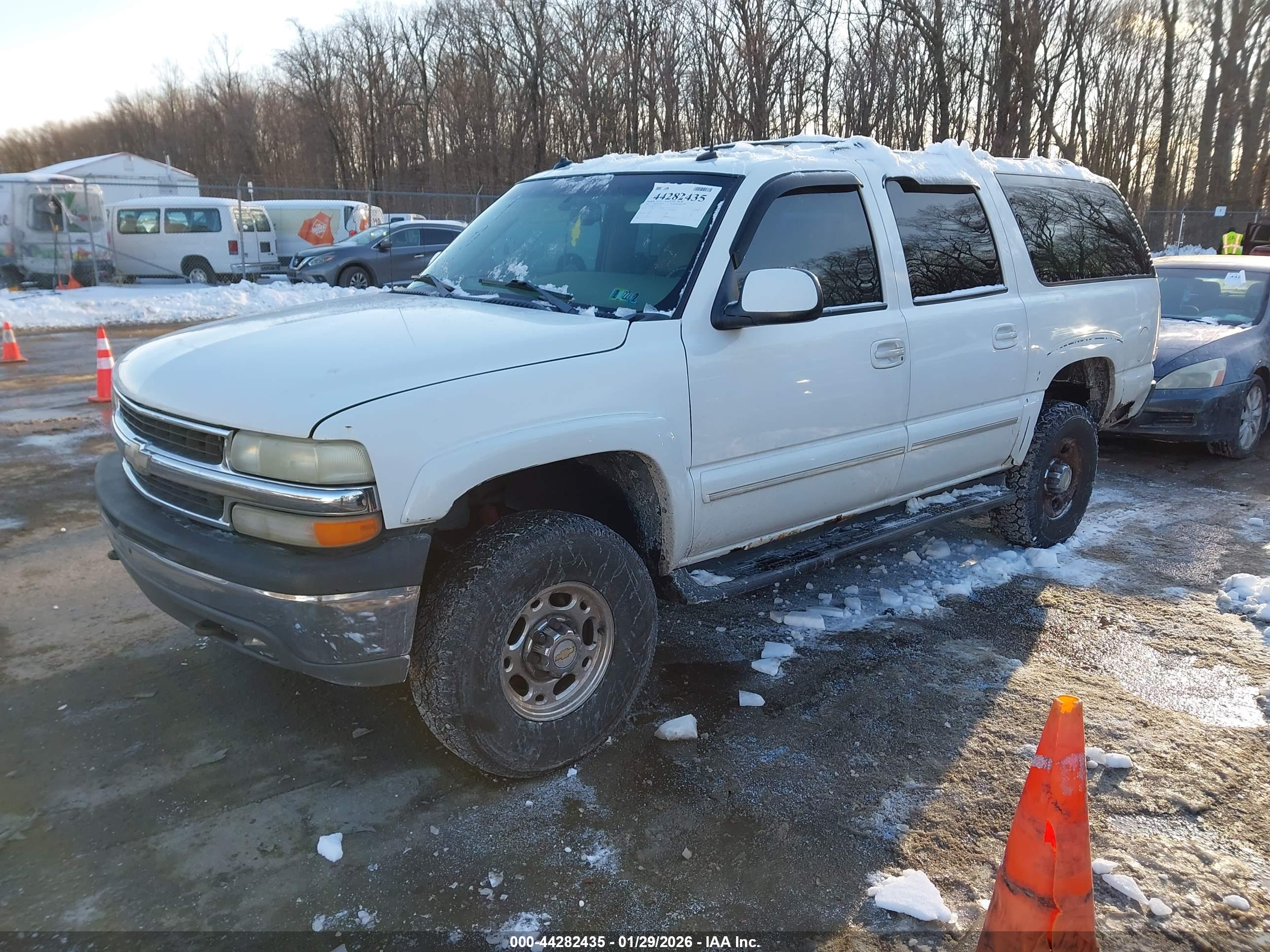 CHEVROLET SUBURBAN image 2