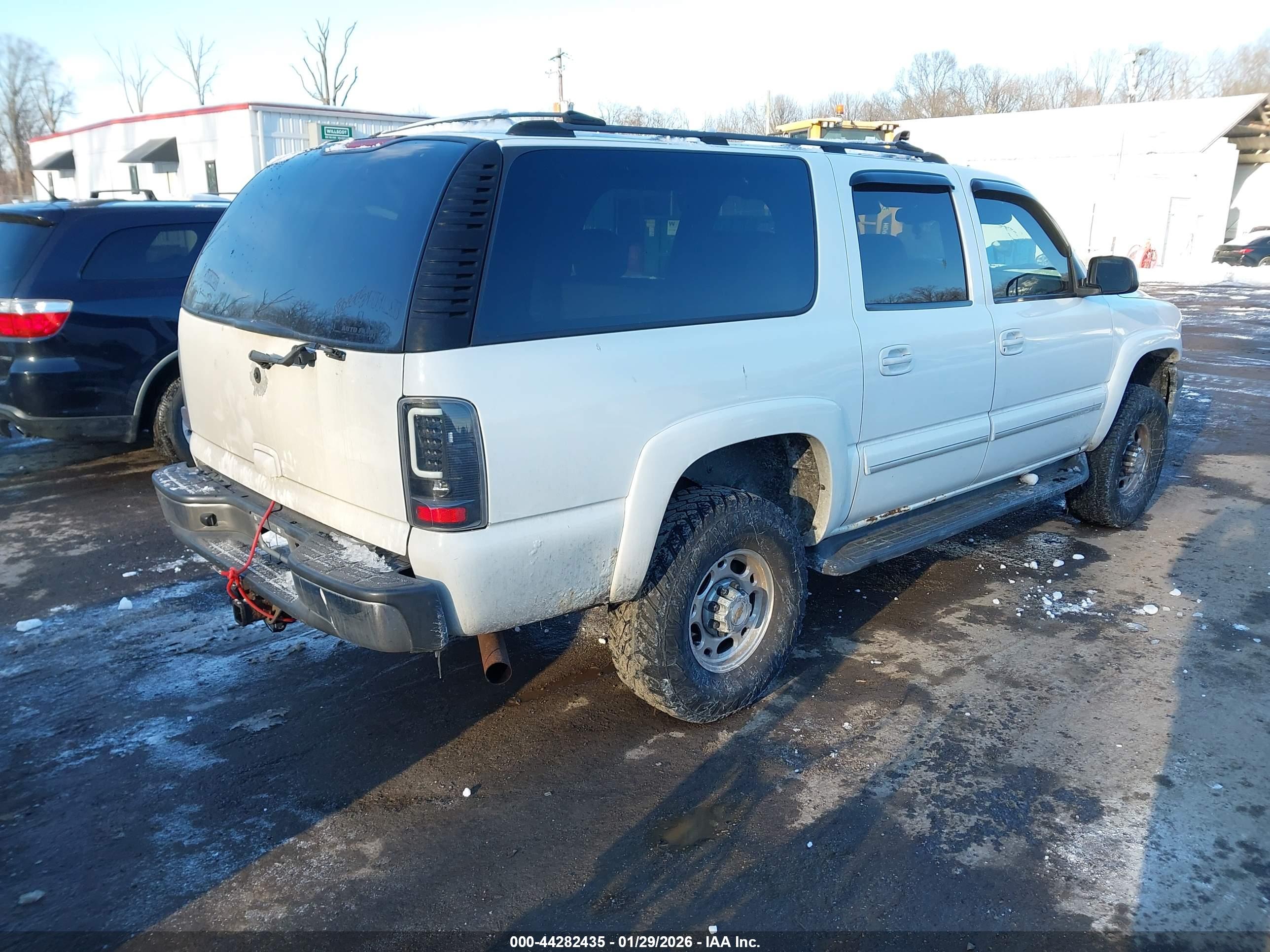 CHEVROLET SUBURBAN image 4