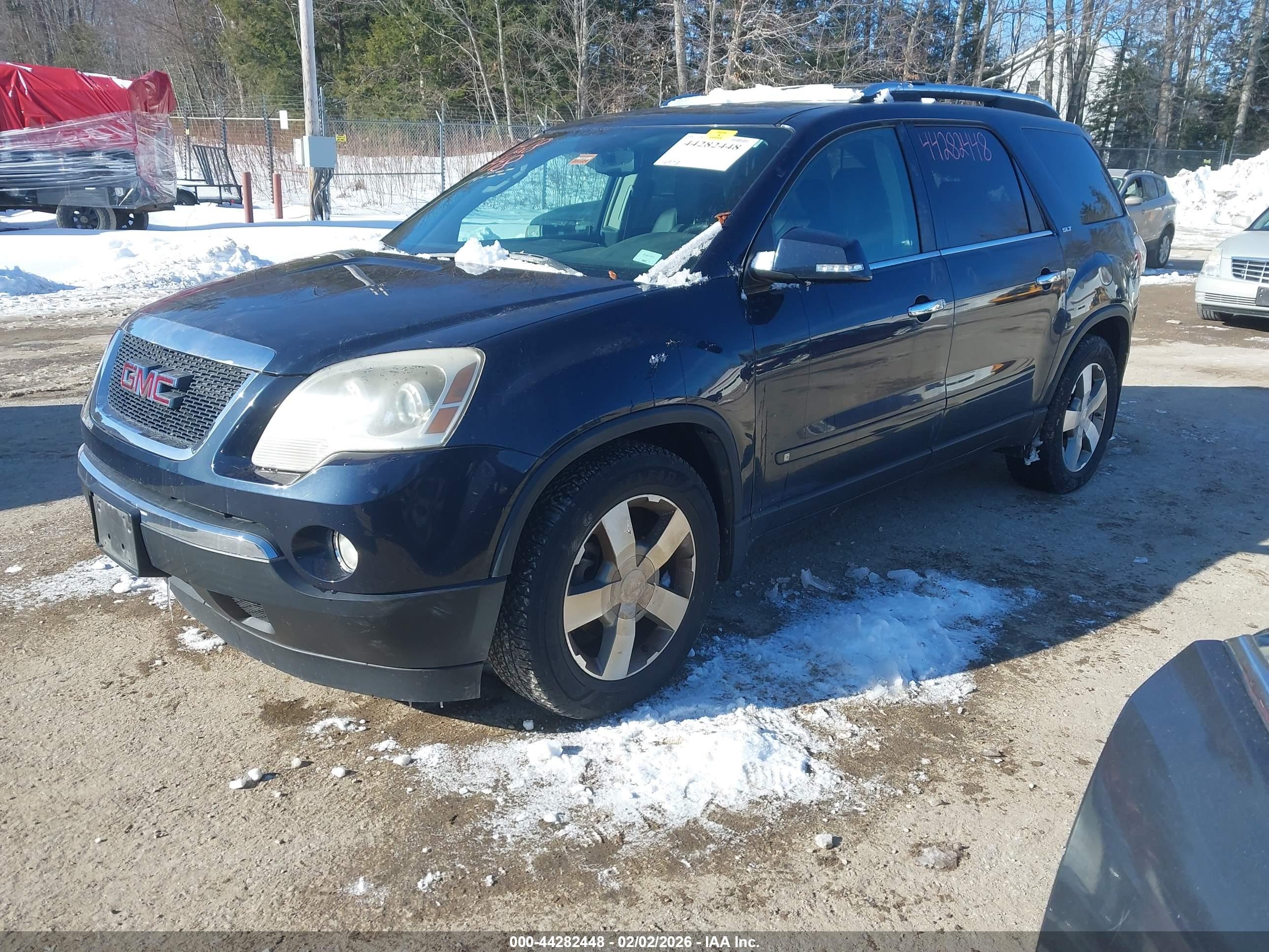 GMC ACADIA image 2