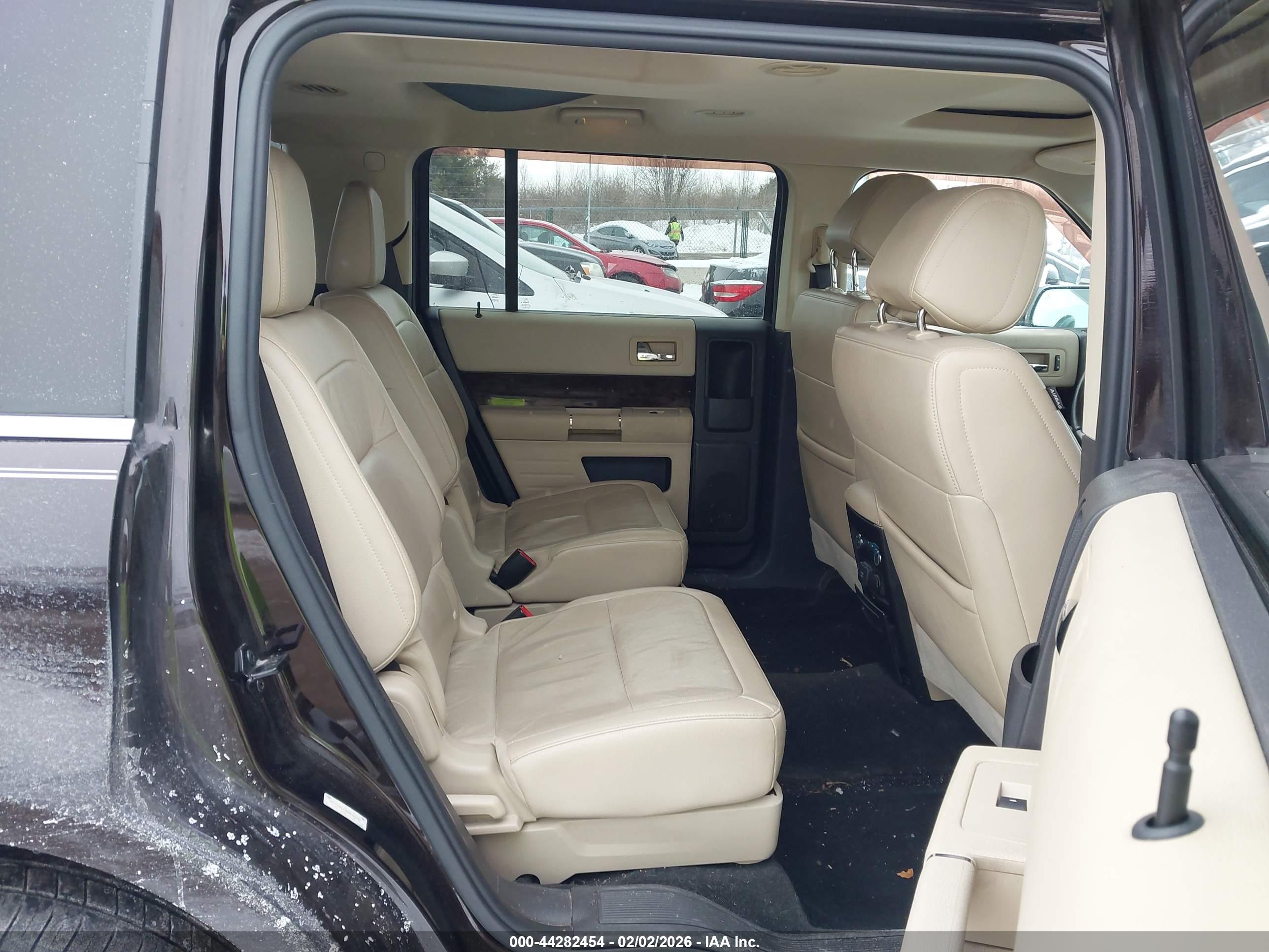 FORD FLEX image 8