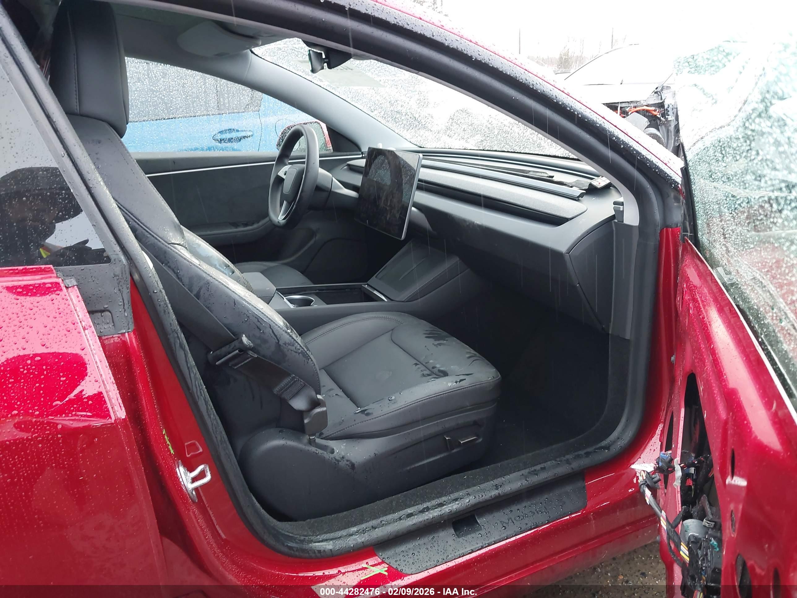 TESLA MODEL image 5
