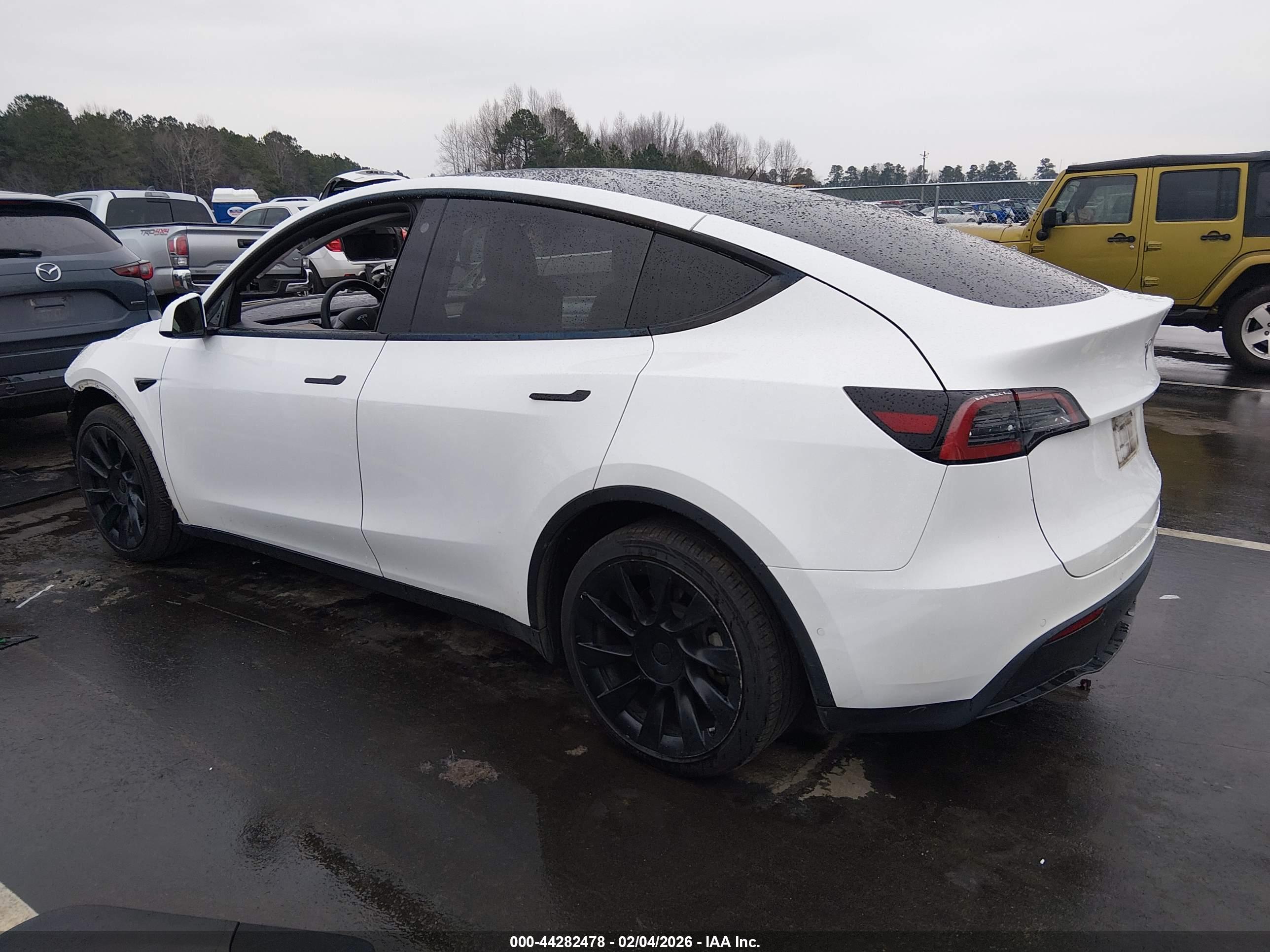 TESLA MODEL image 3