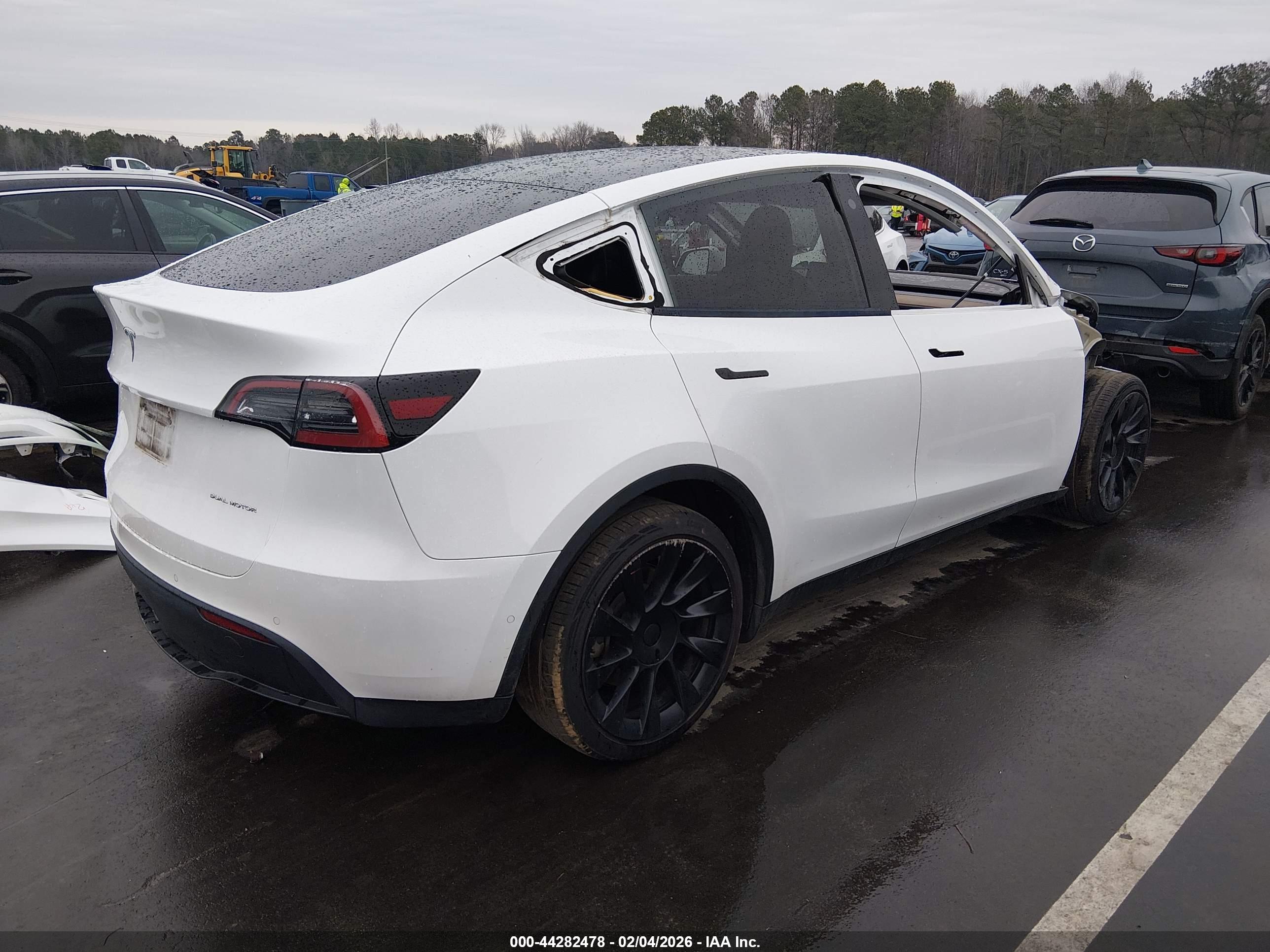 TESLA MODEL image 4