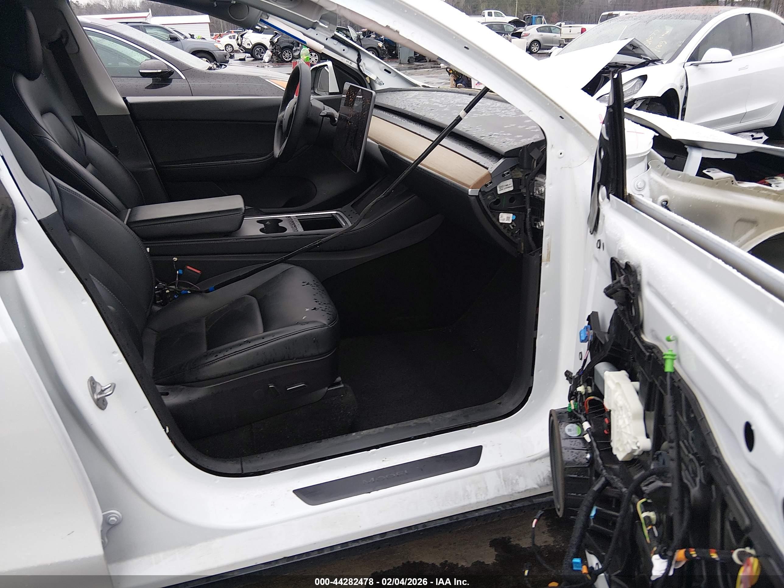 TESLA MODEL image 5