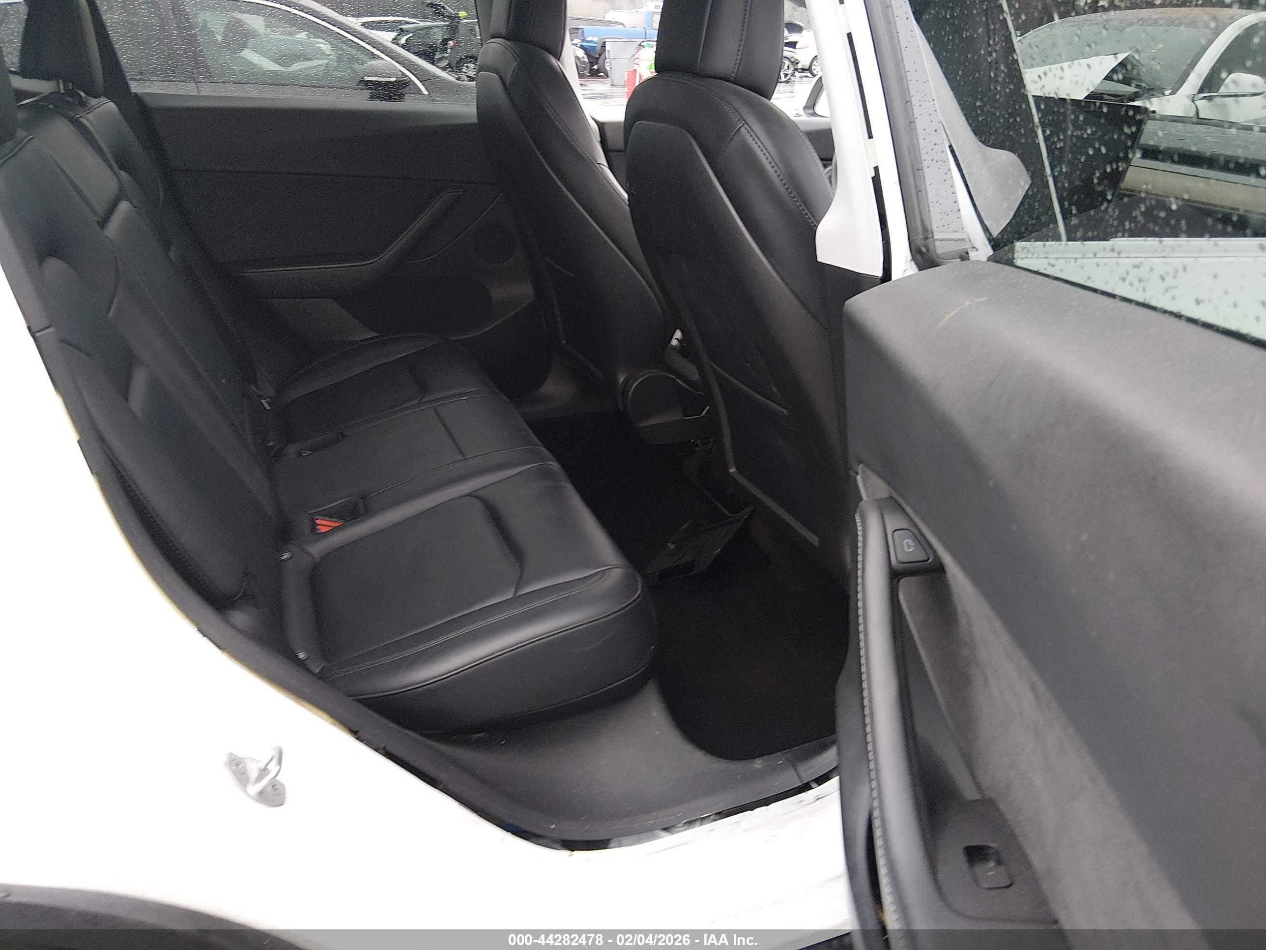 TESLA MODEL image 8
