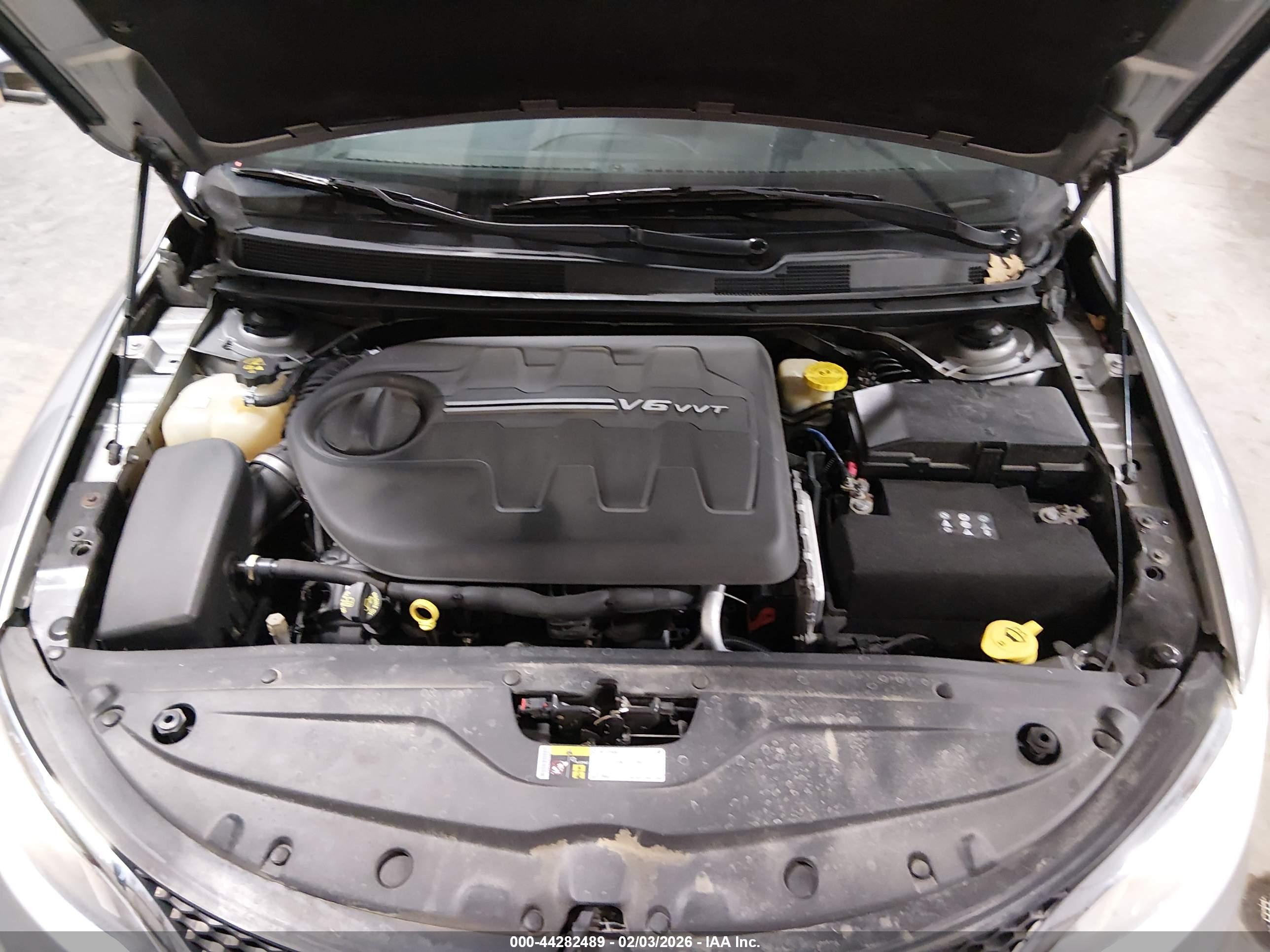 CHRYSLER 200 image 10