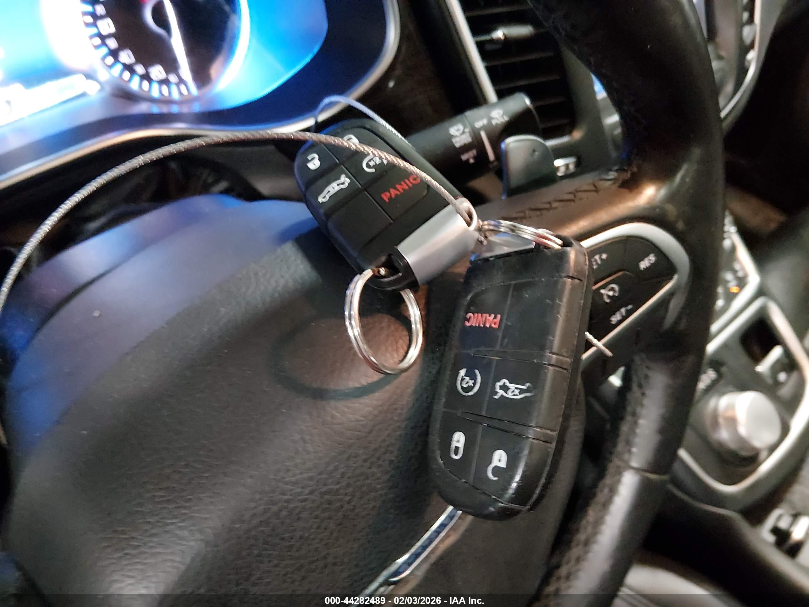 CHRYSLER 200 image 11