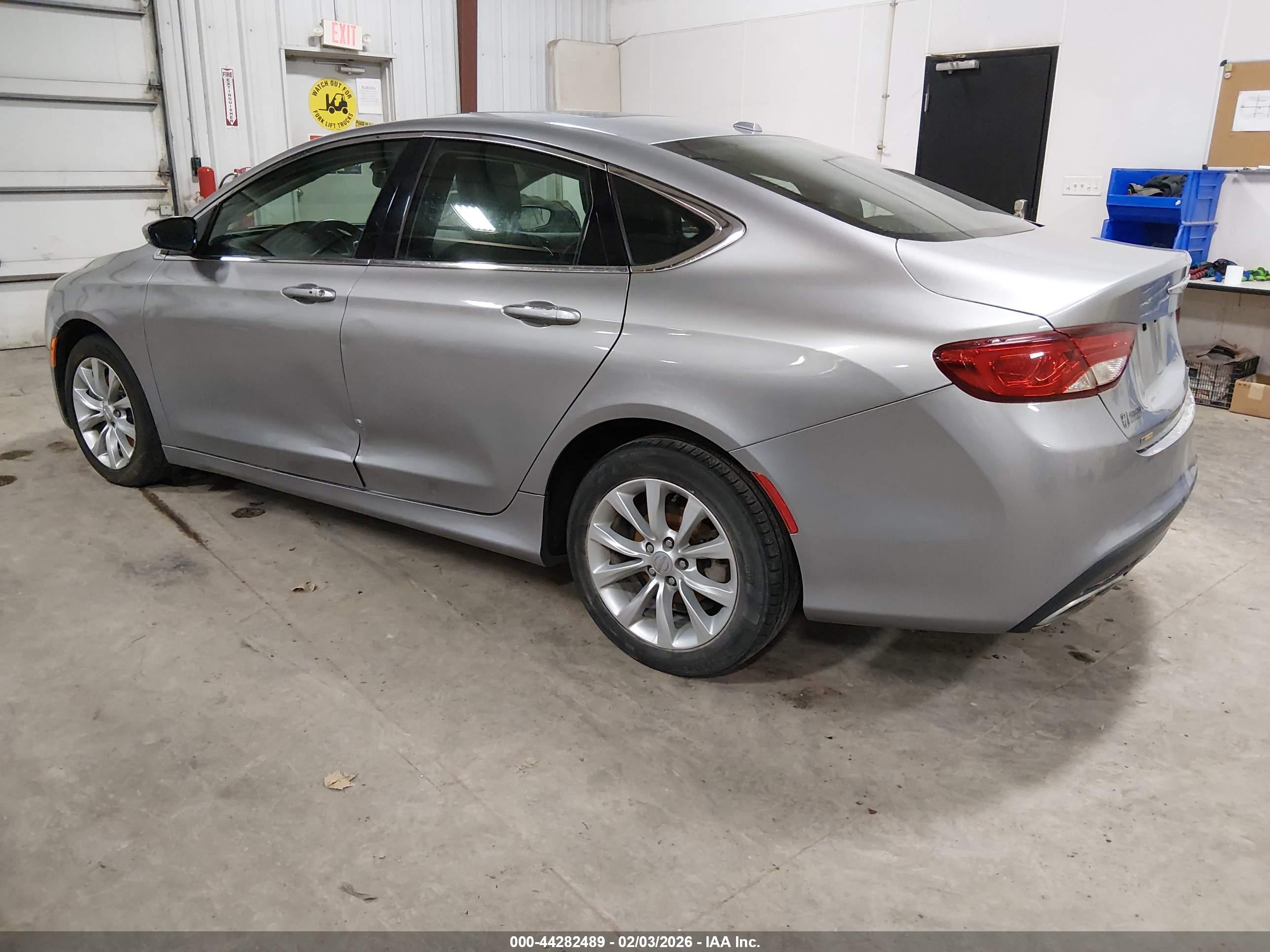 CHRYSLER 200 image 3