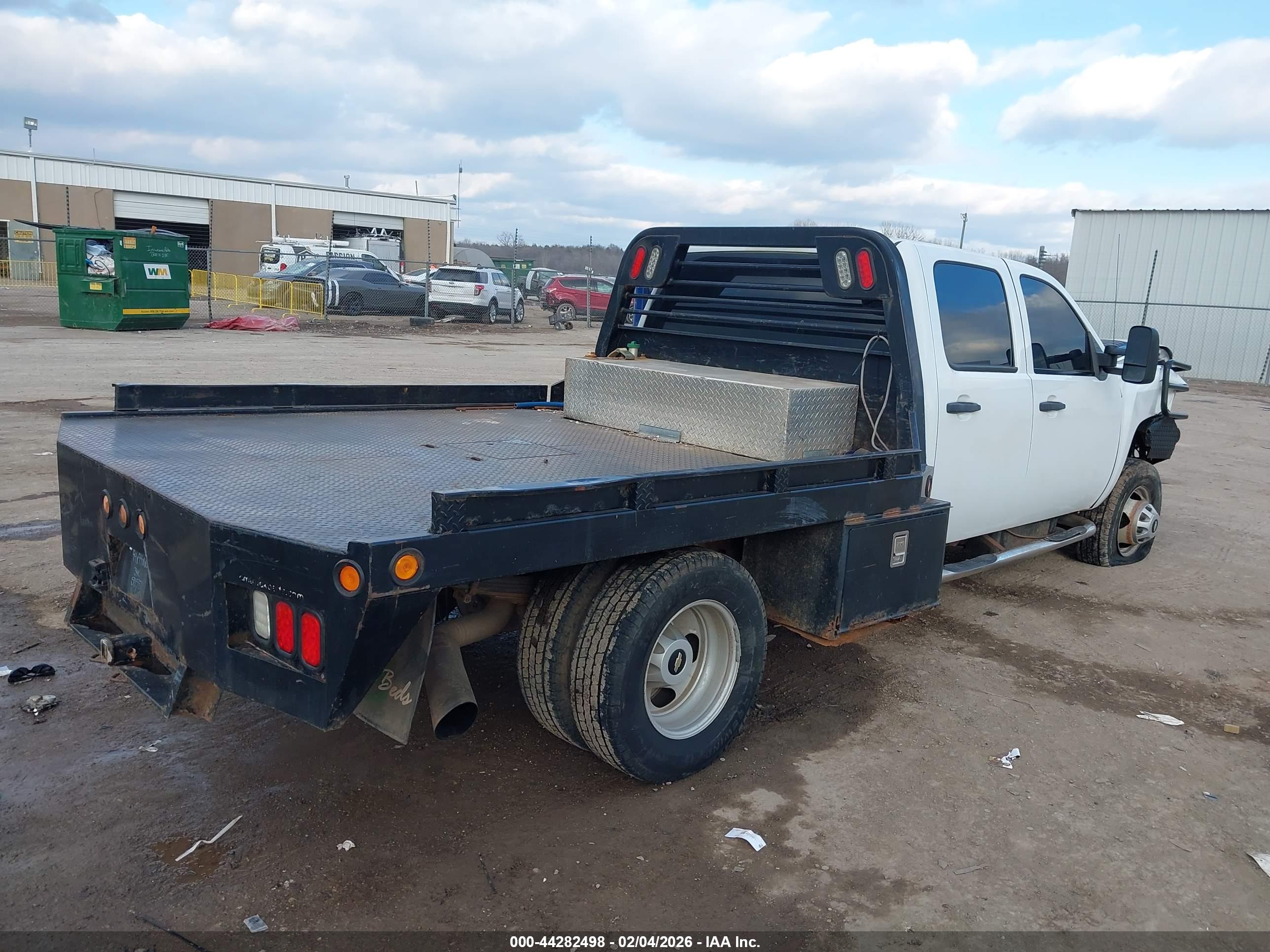 CHEVROLET SILVERADO image 4