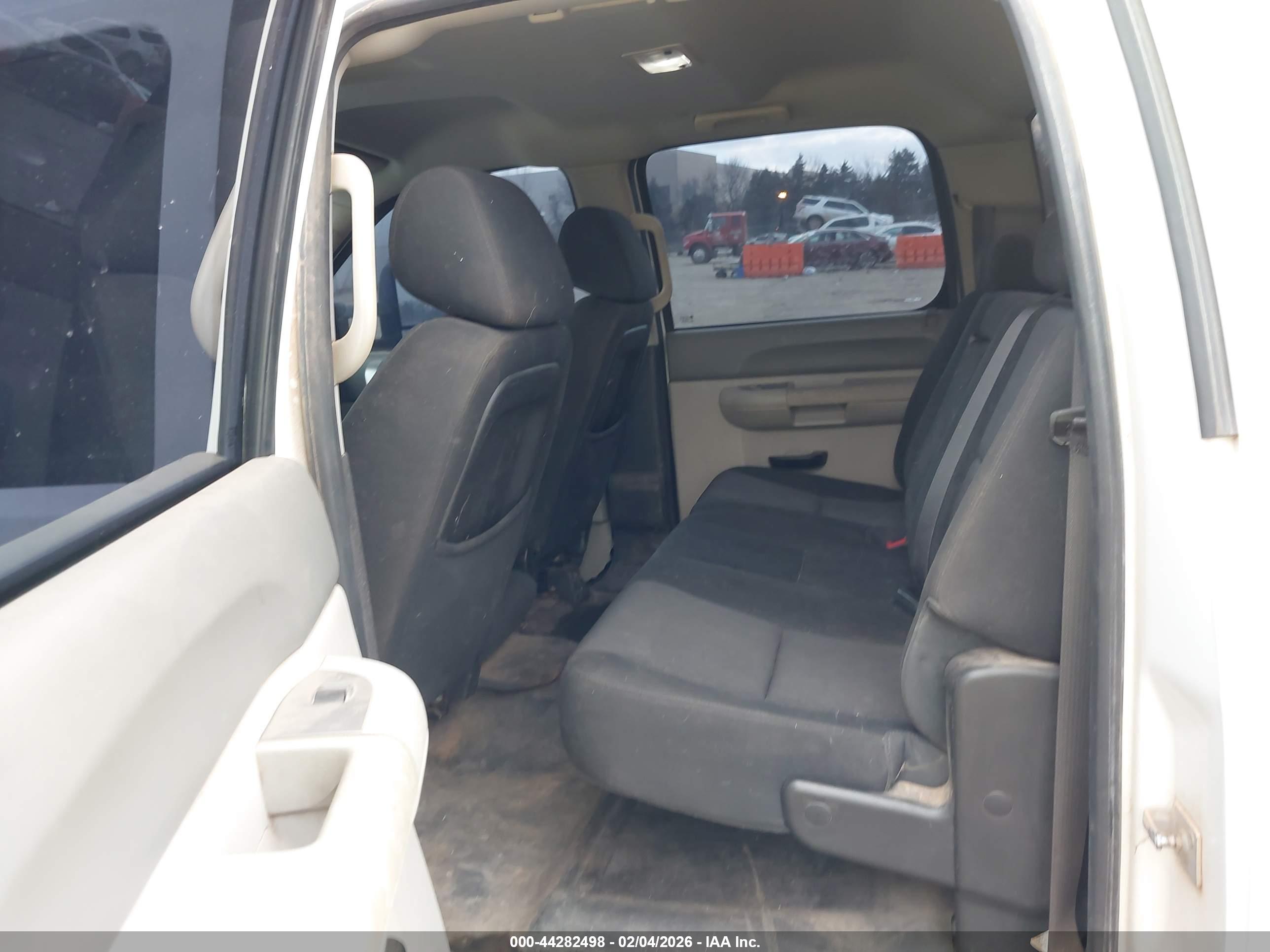 CHEVROLET SILVERADO image 7