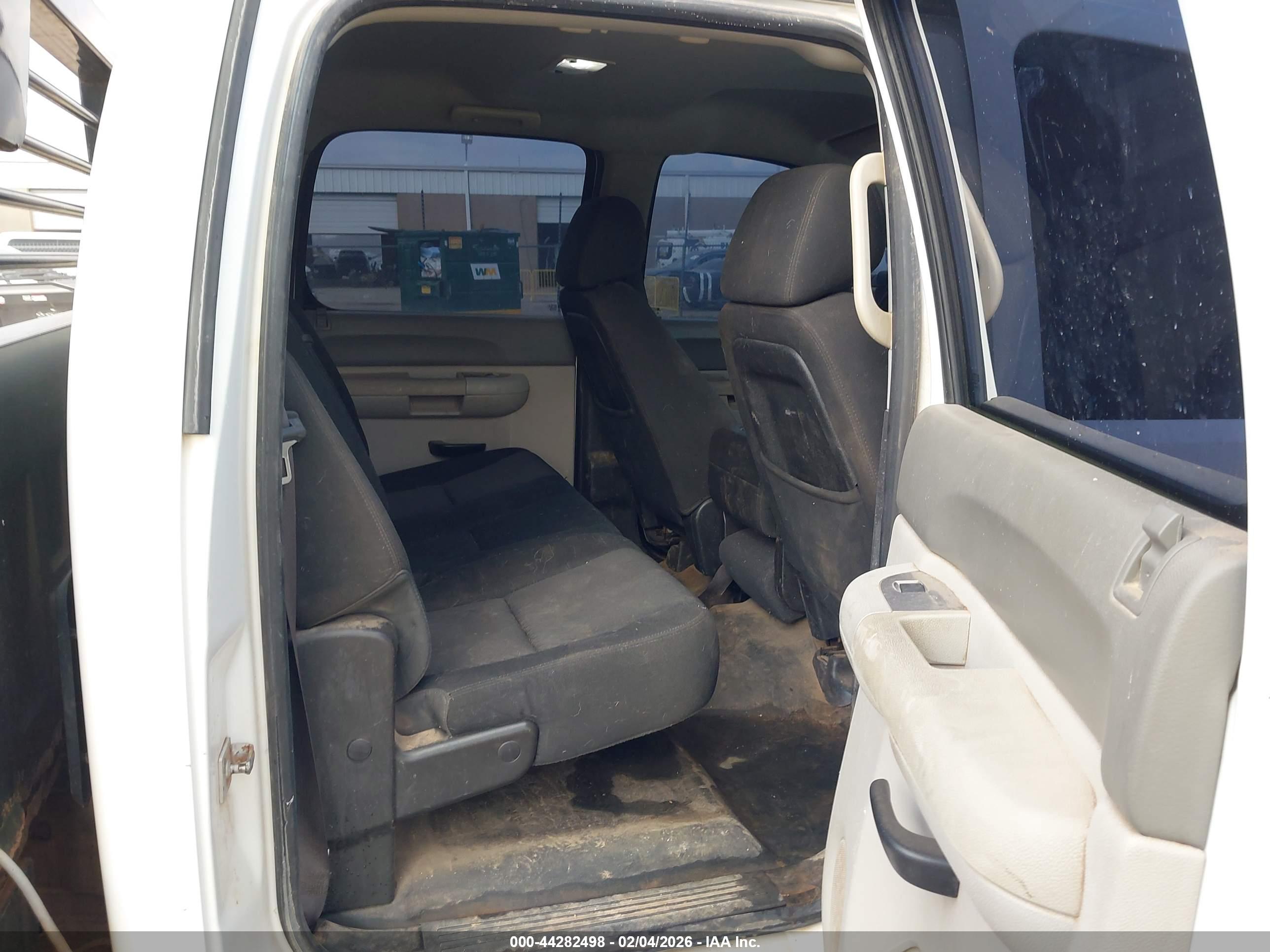CHEVROLET SILVERADO image 8