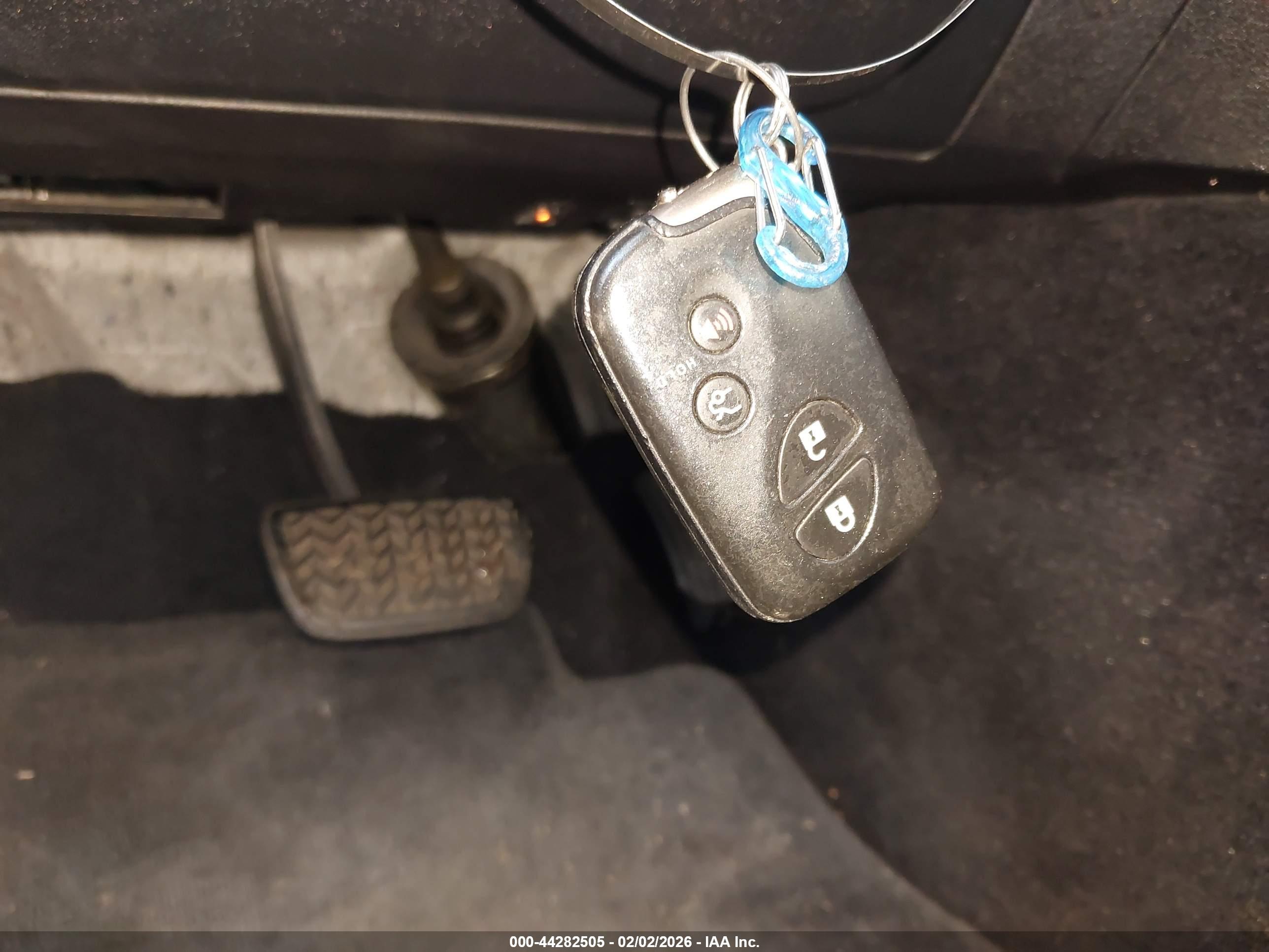 LEXUS ES image 11