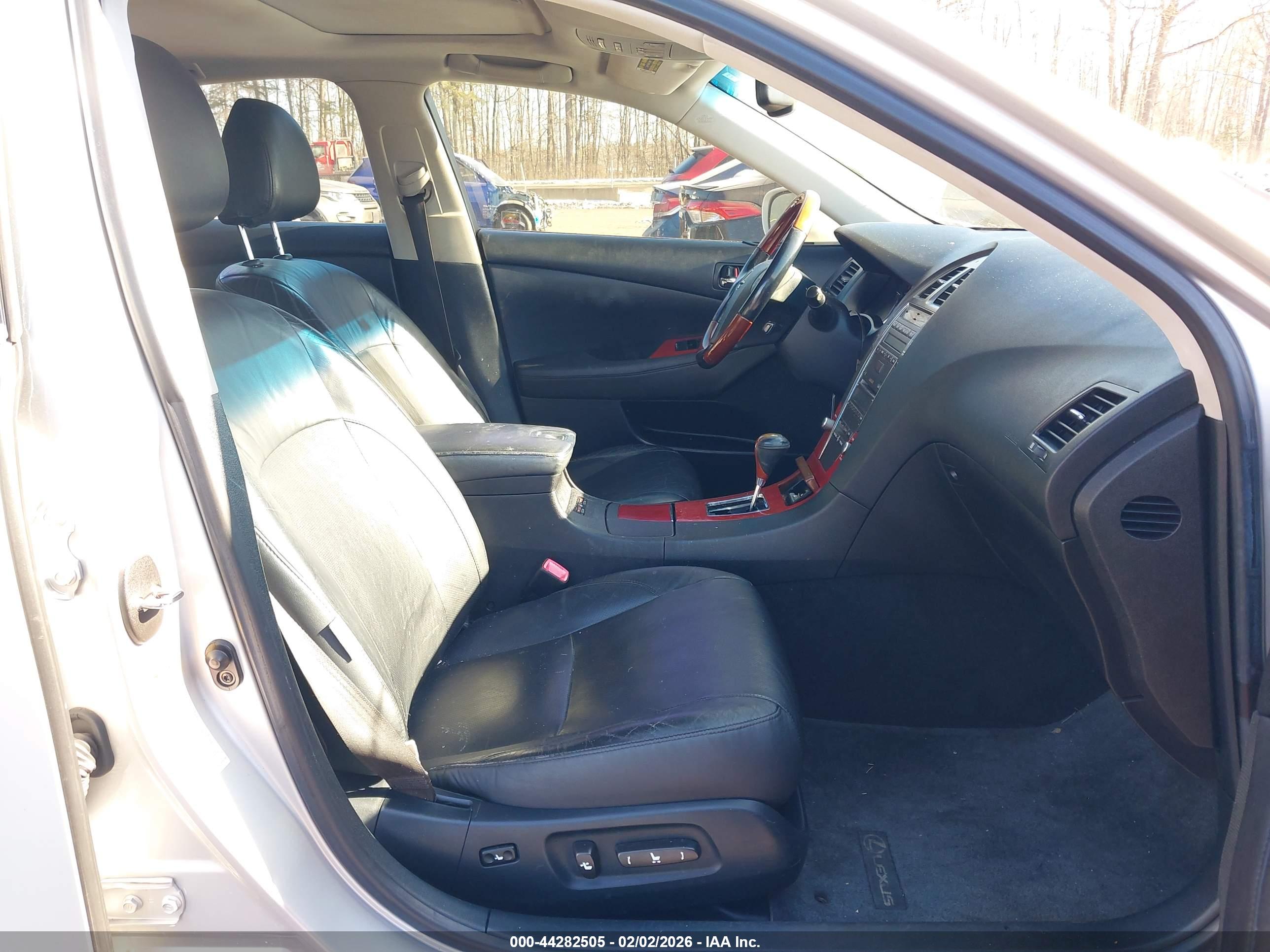 LEXUS ES image 5