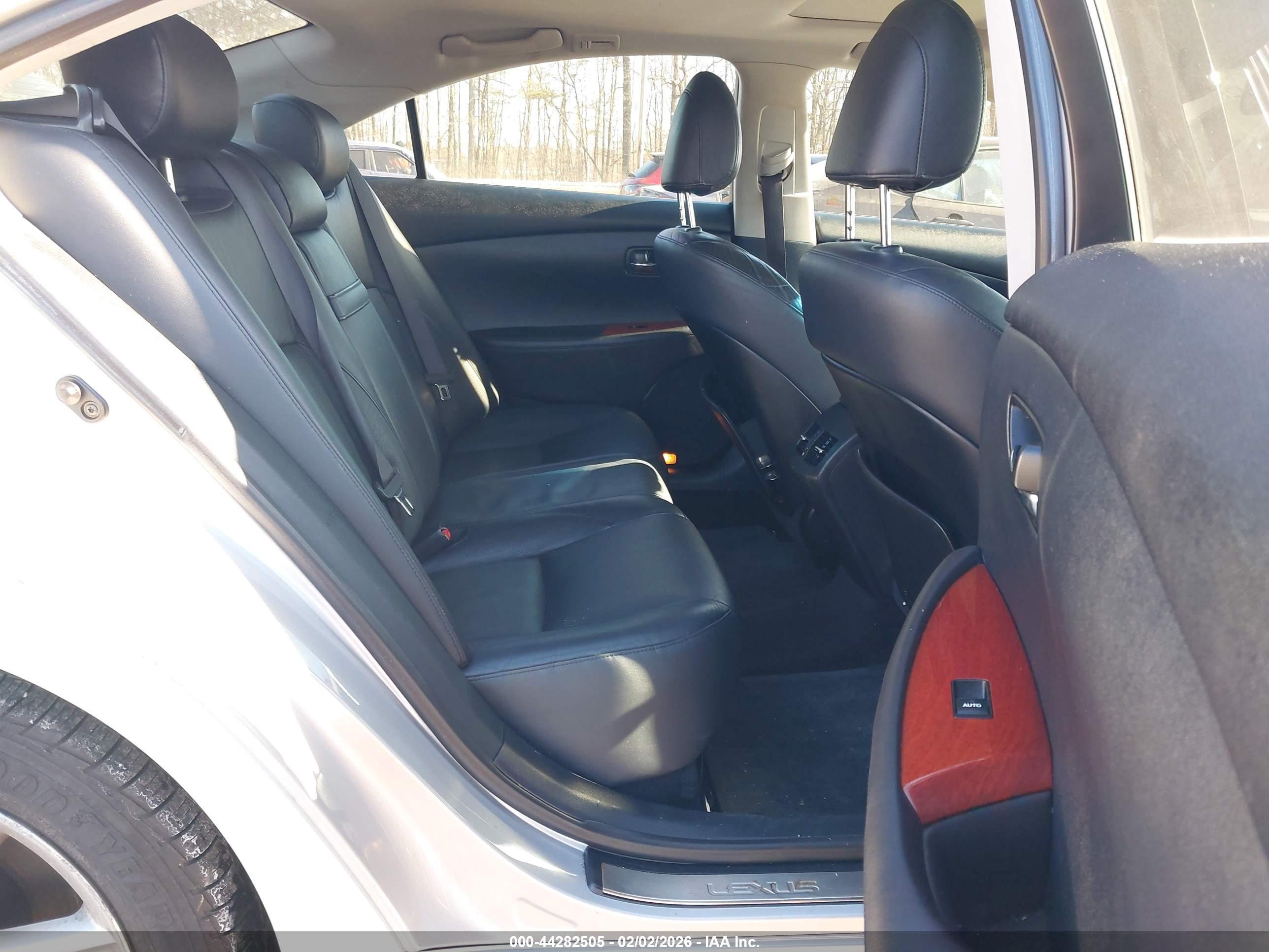 LEXUS ES image 8