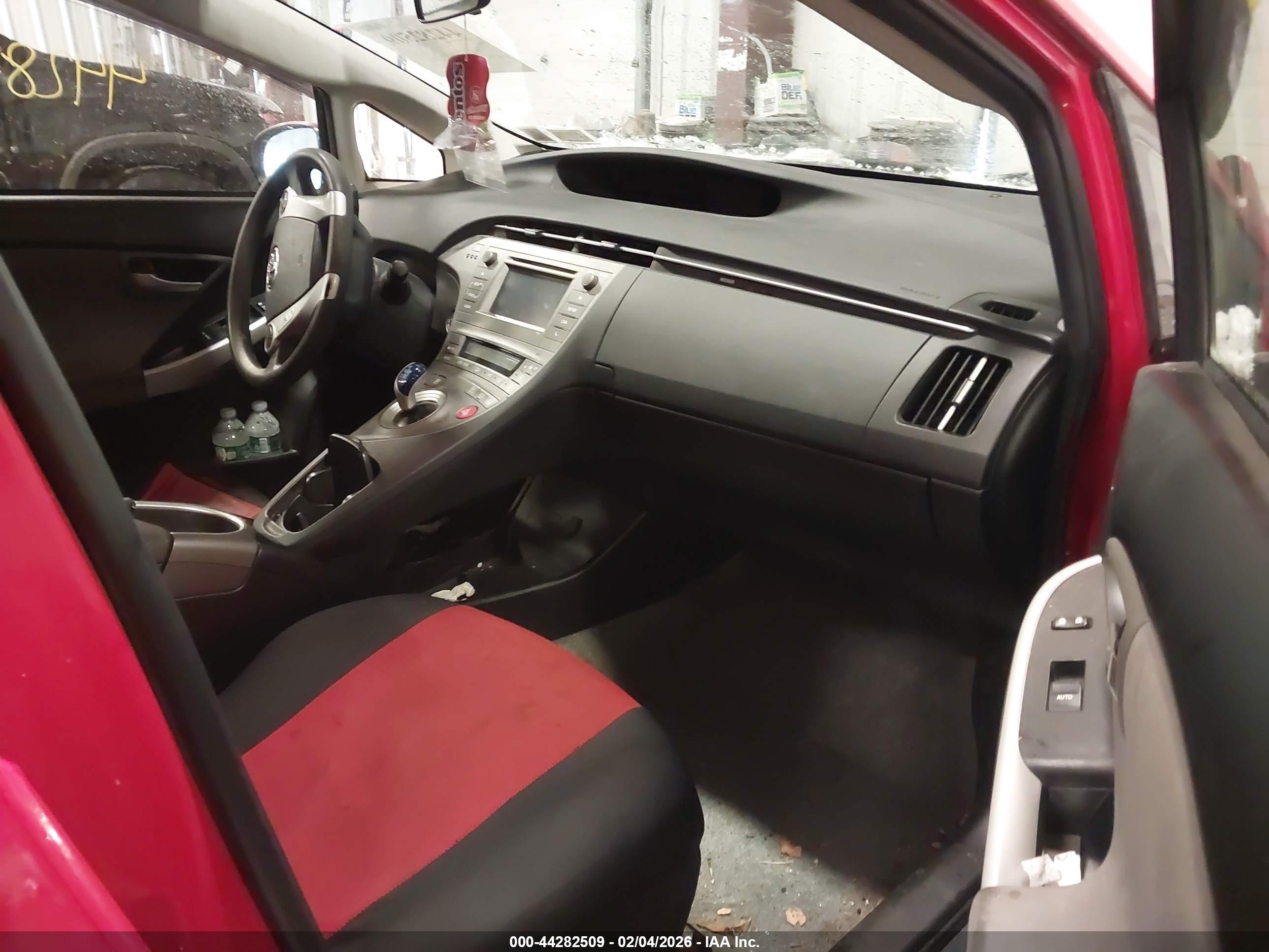 TOYOTA PRIUS image 5