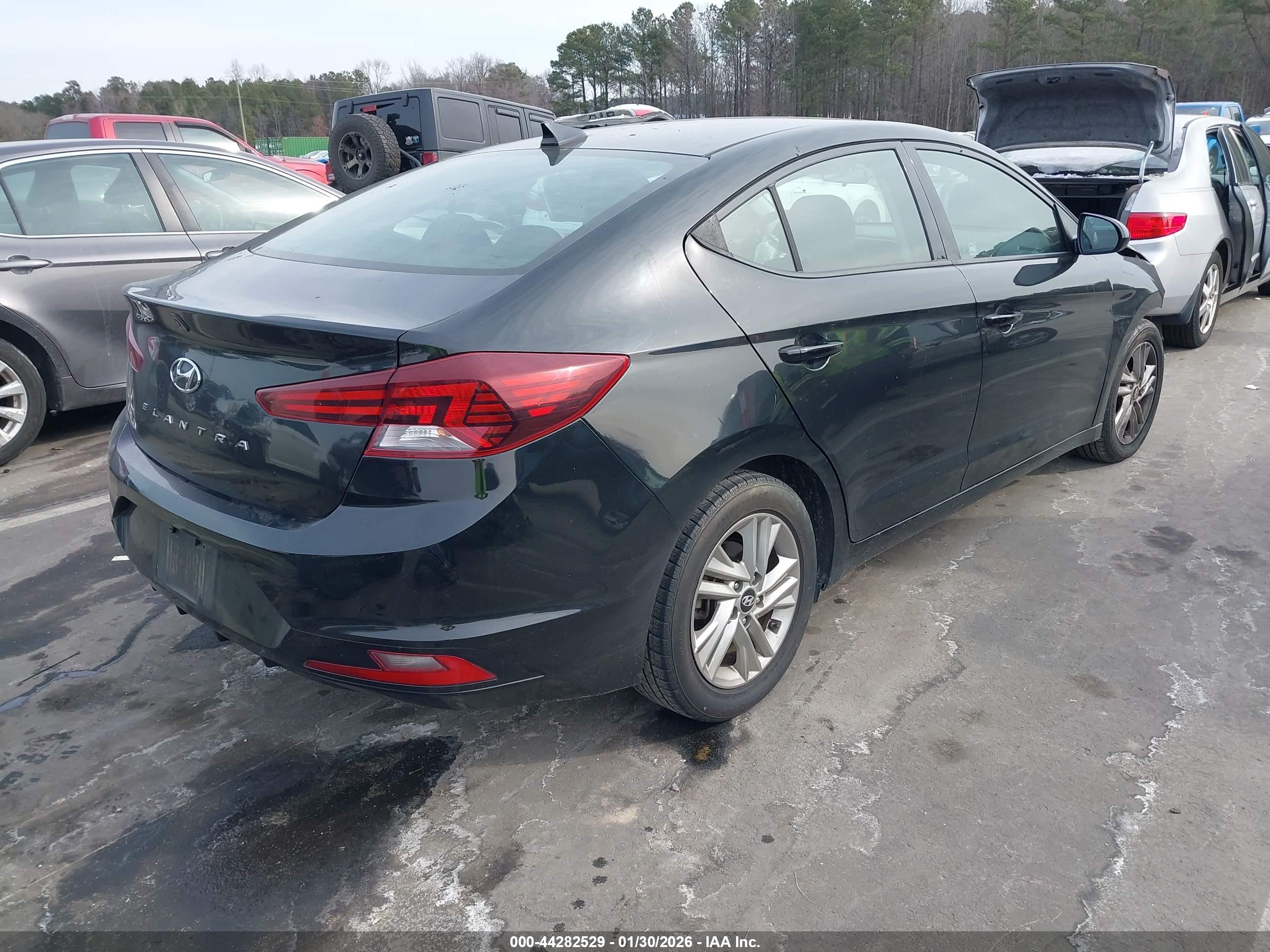 HYUNDAI ELANTRA image 4