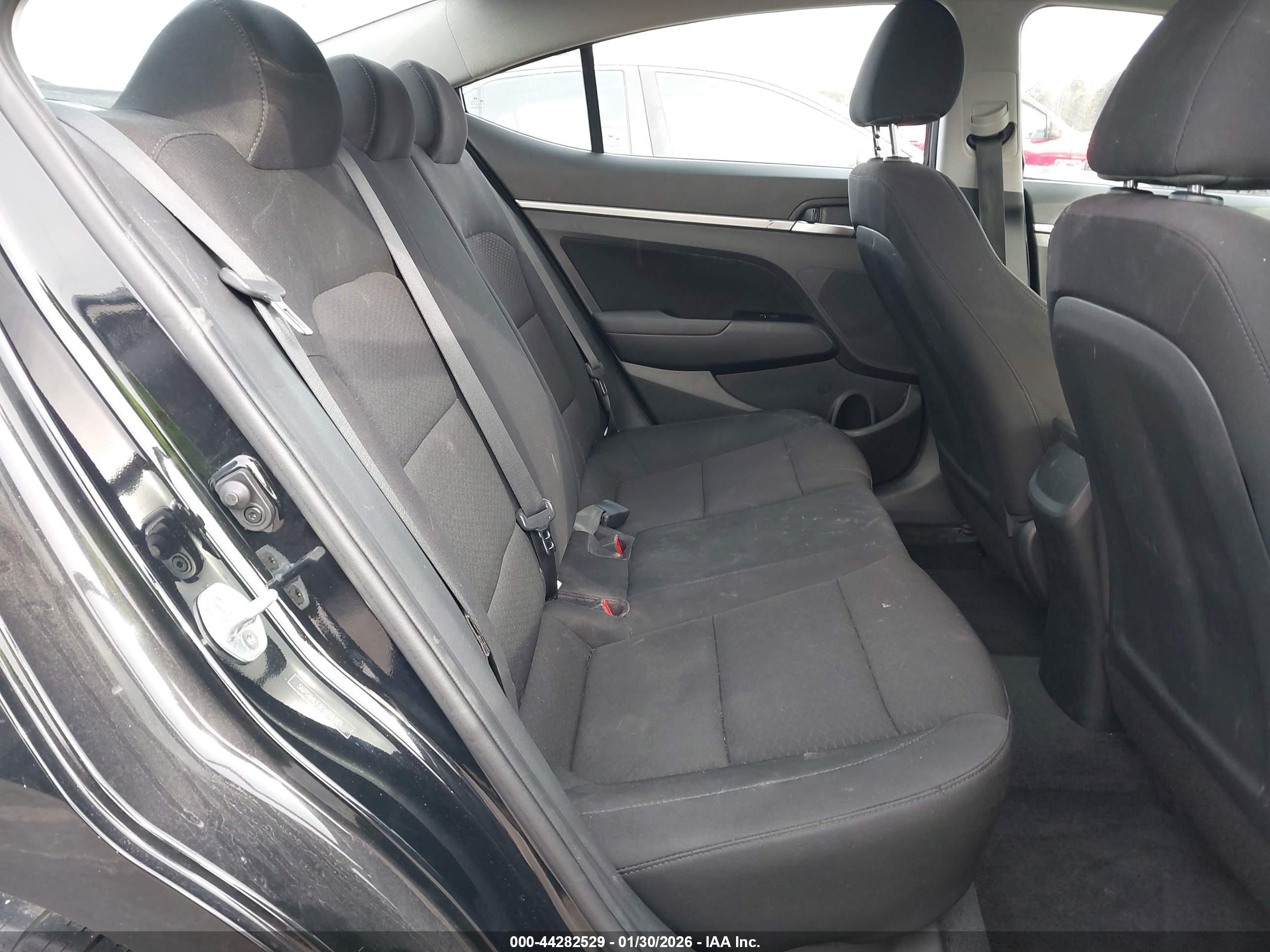 HYUNDAI ELANTRA image 8