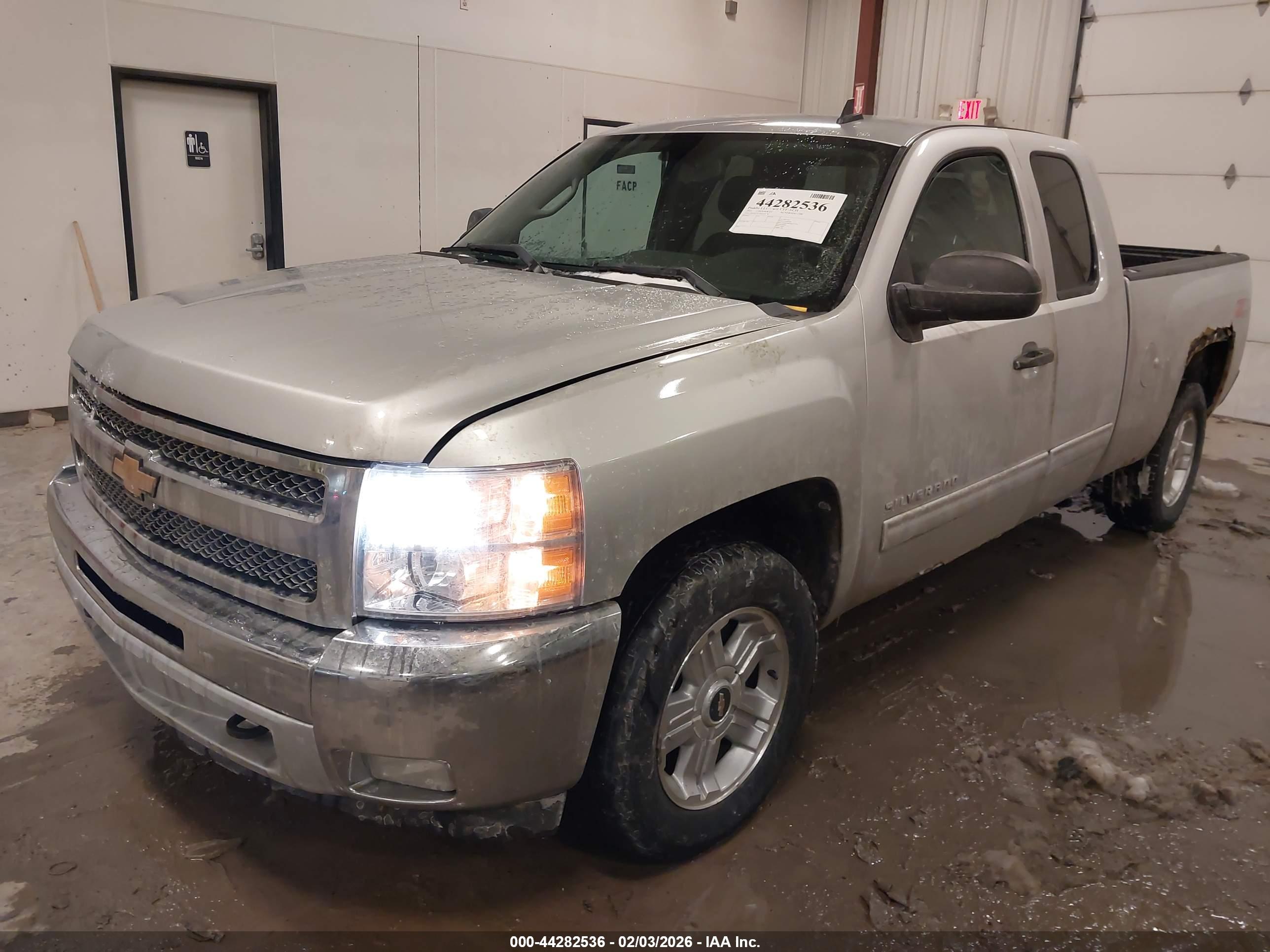 CHEVROLET SILVERADO image 2