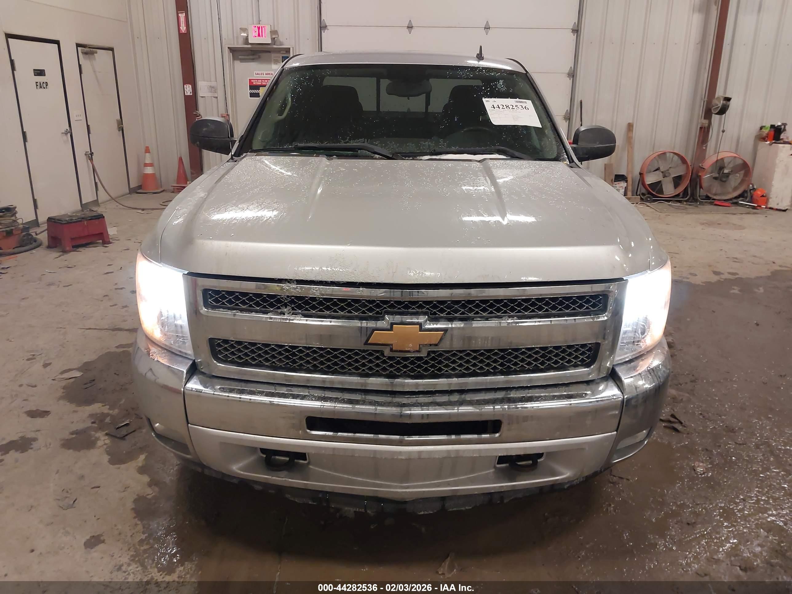 CHEVROLET SILVERADO image 6