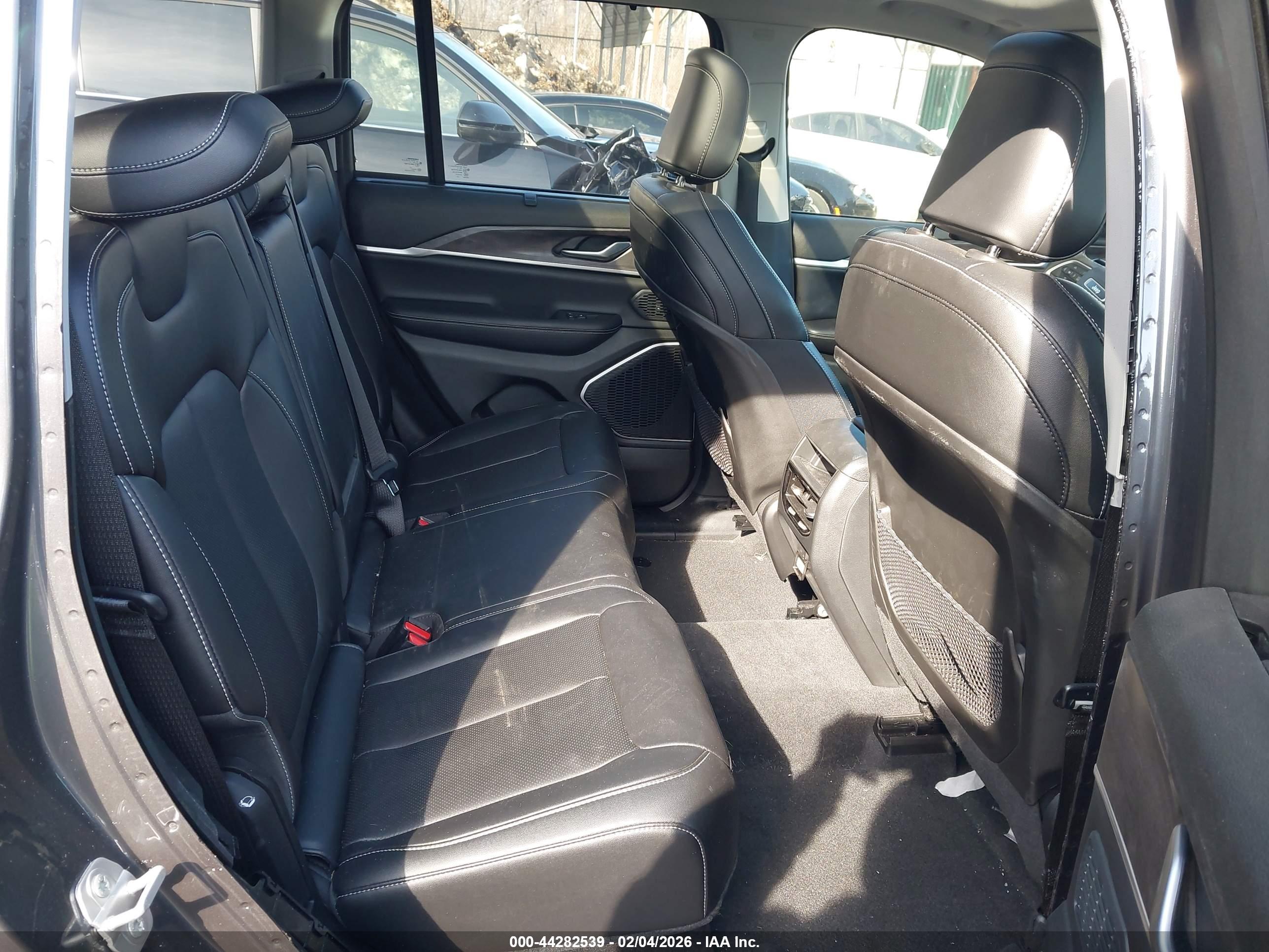 JEEP GRAND image 8
