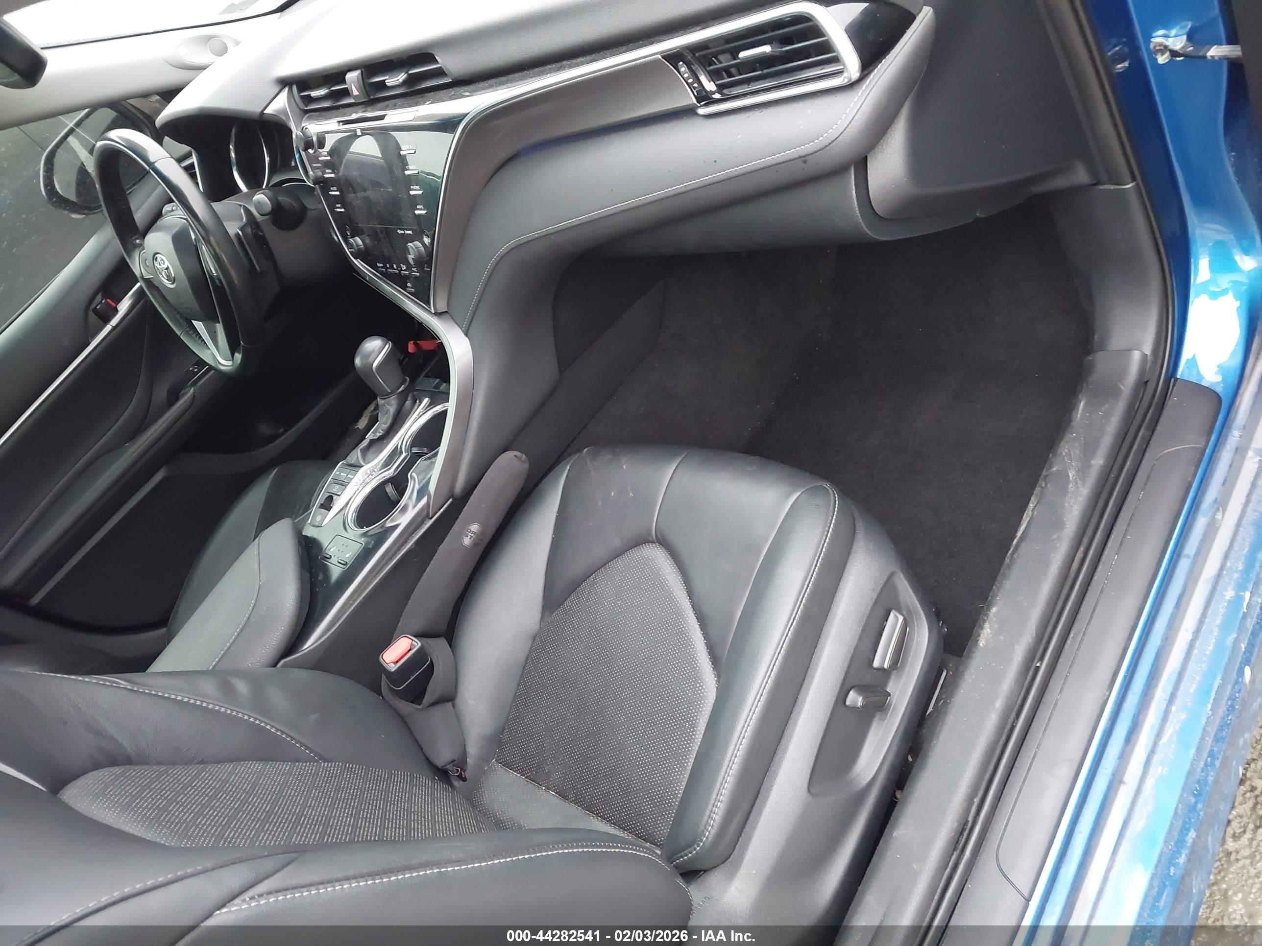 TOYOTA CAMRY image 5