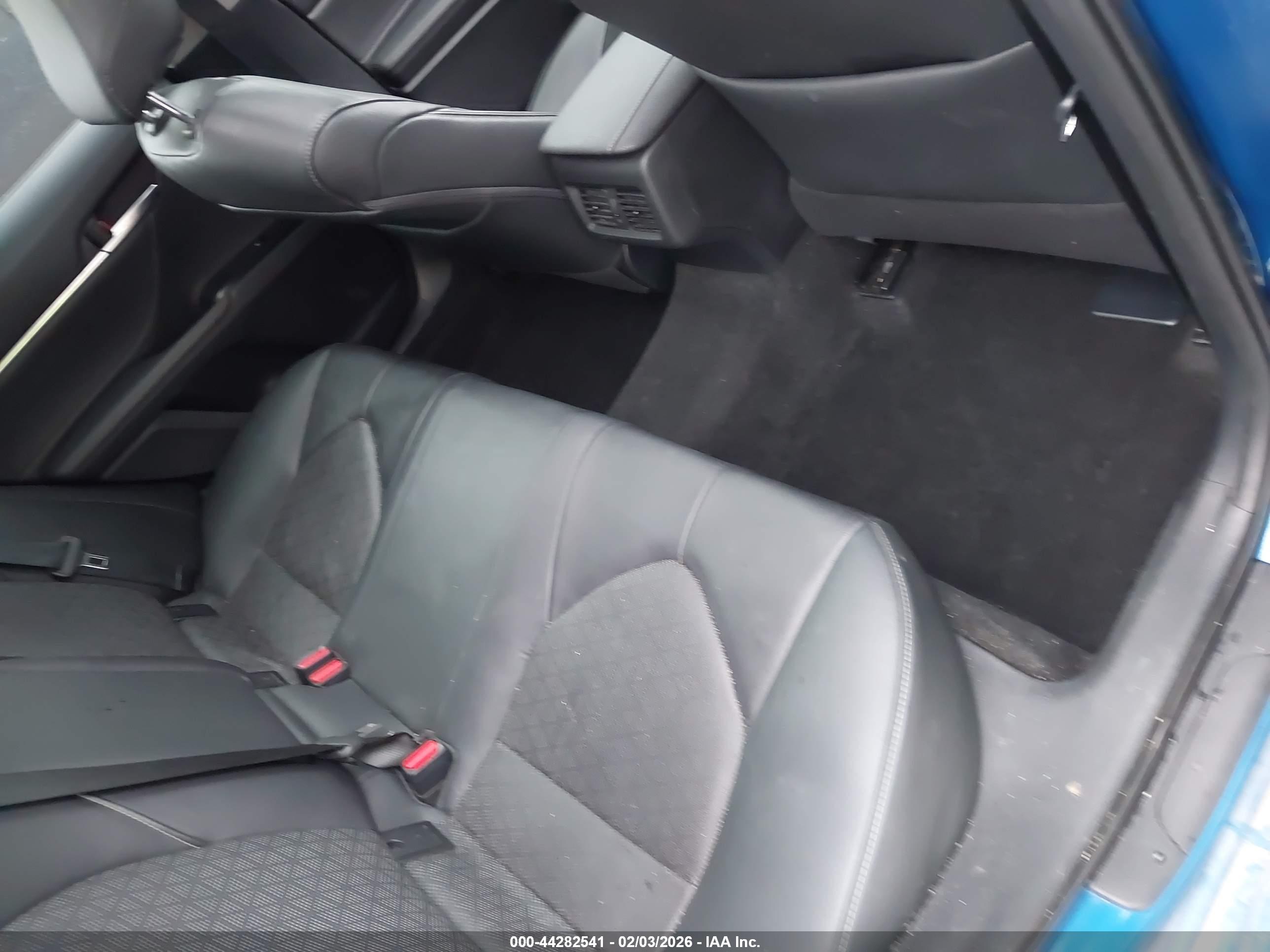 TOYOTA CAMRY image 8