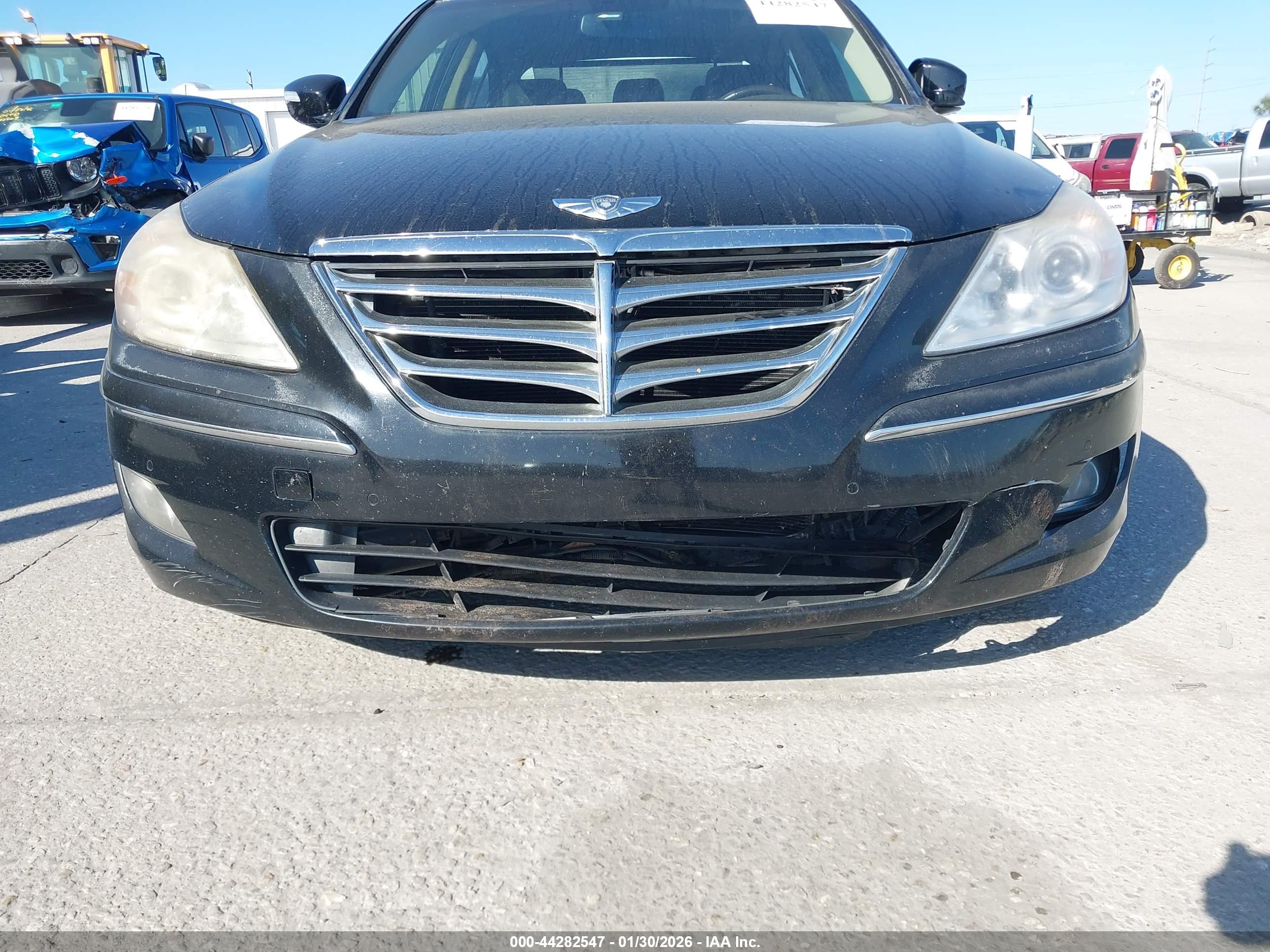 HYUNDAI GENESIS image 6