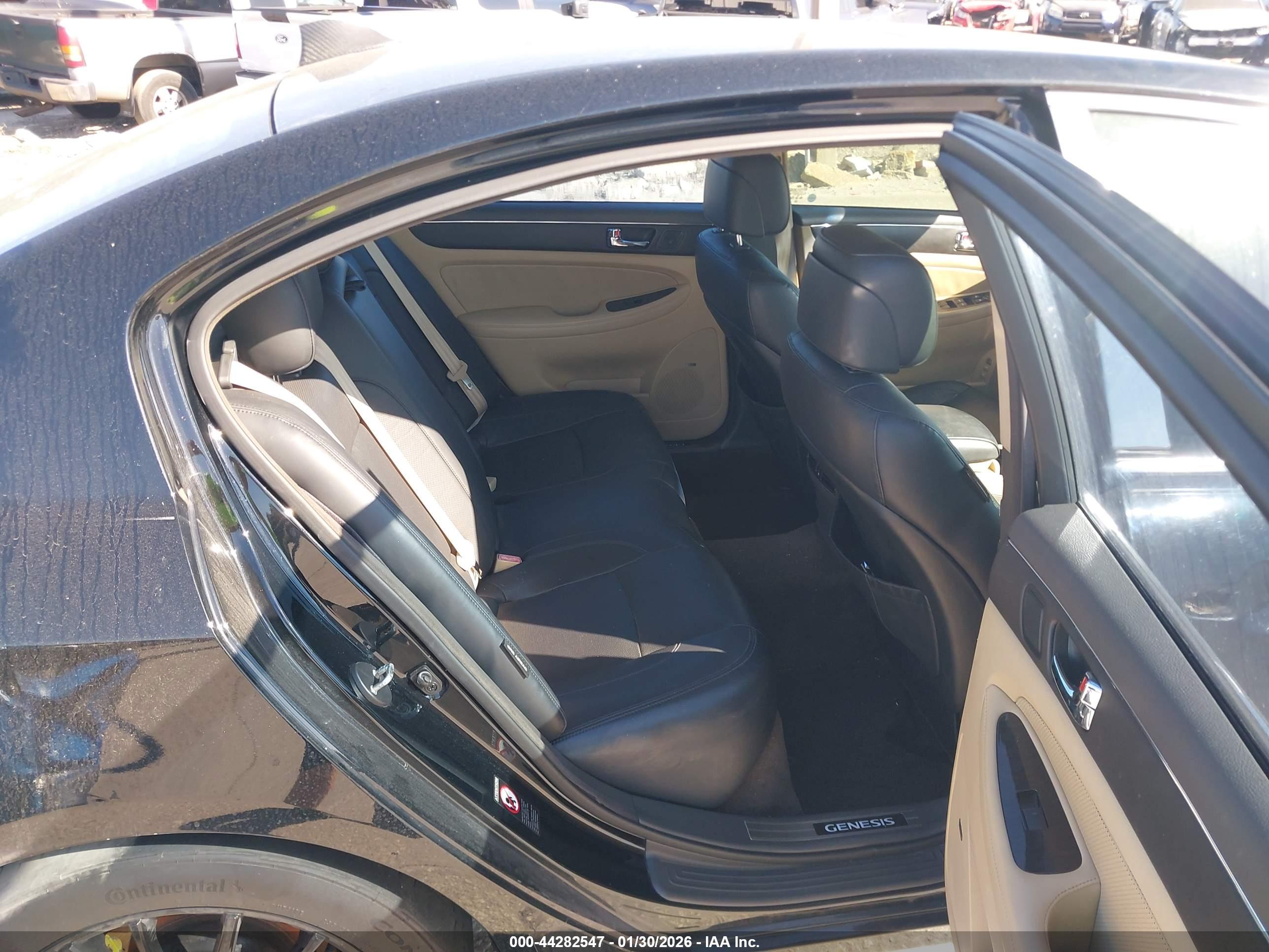 HYUNDAI GENESIS image 8