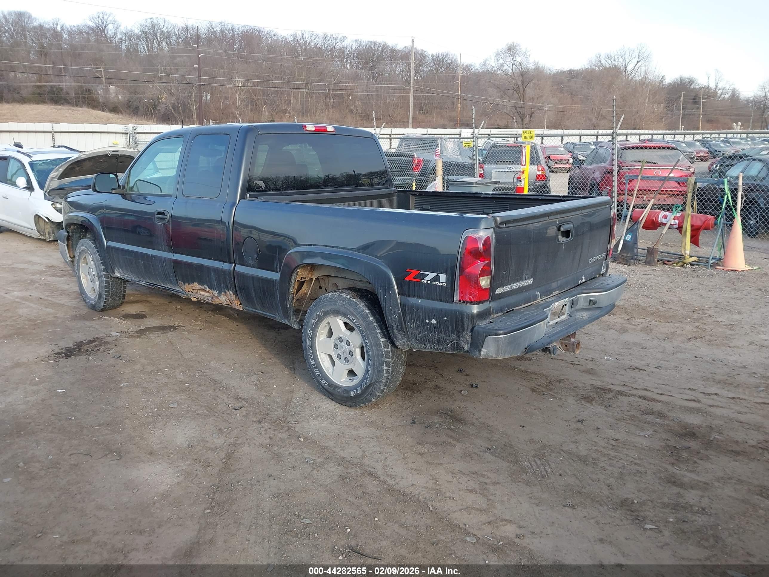 CHEVROLET SILVERADO image 3