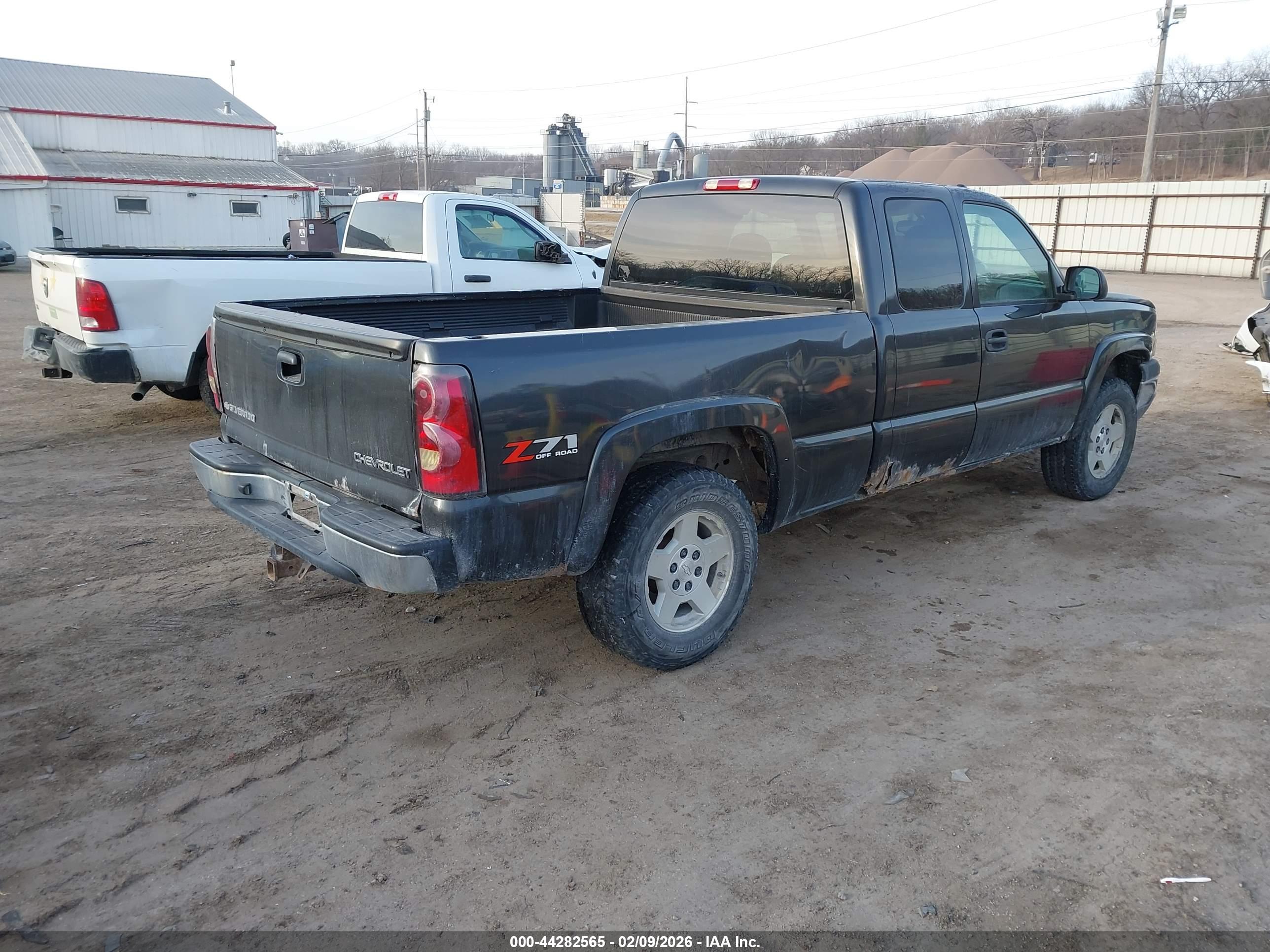 CHEVROLET SILVERADO image 4
