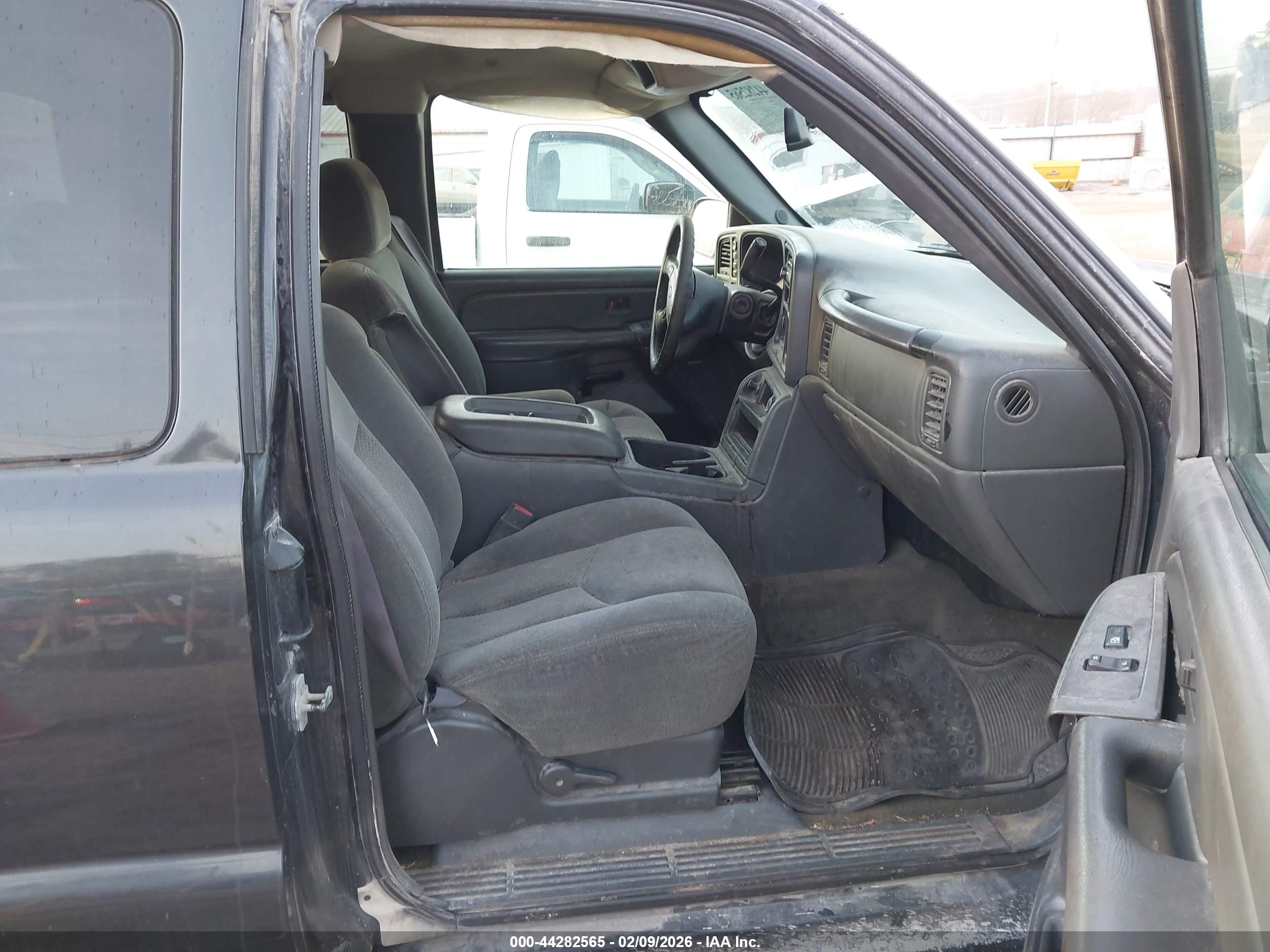 CHEVROLET SILVERADO image 5