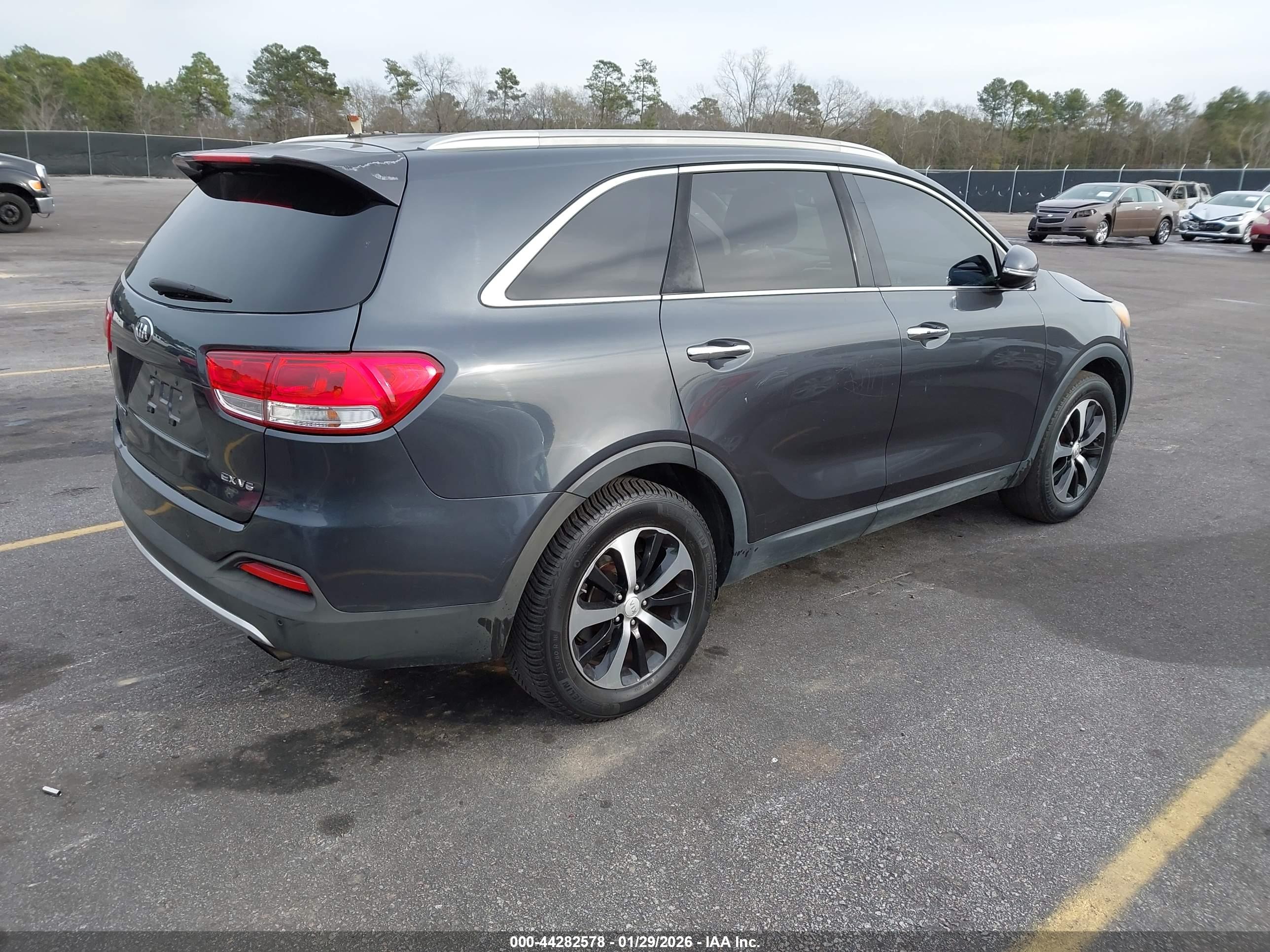 KIA SORENTO image 4