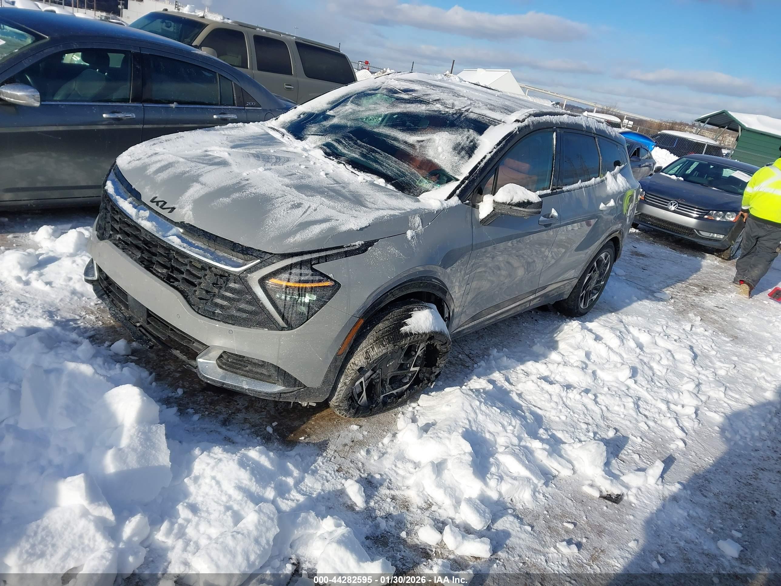 KIA SPORTAGE image 2