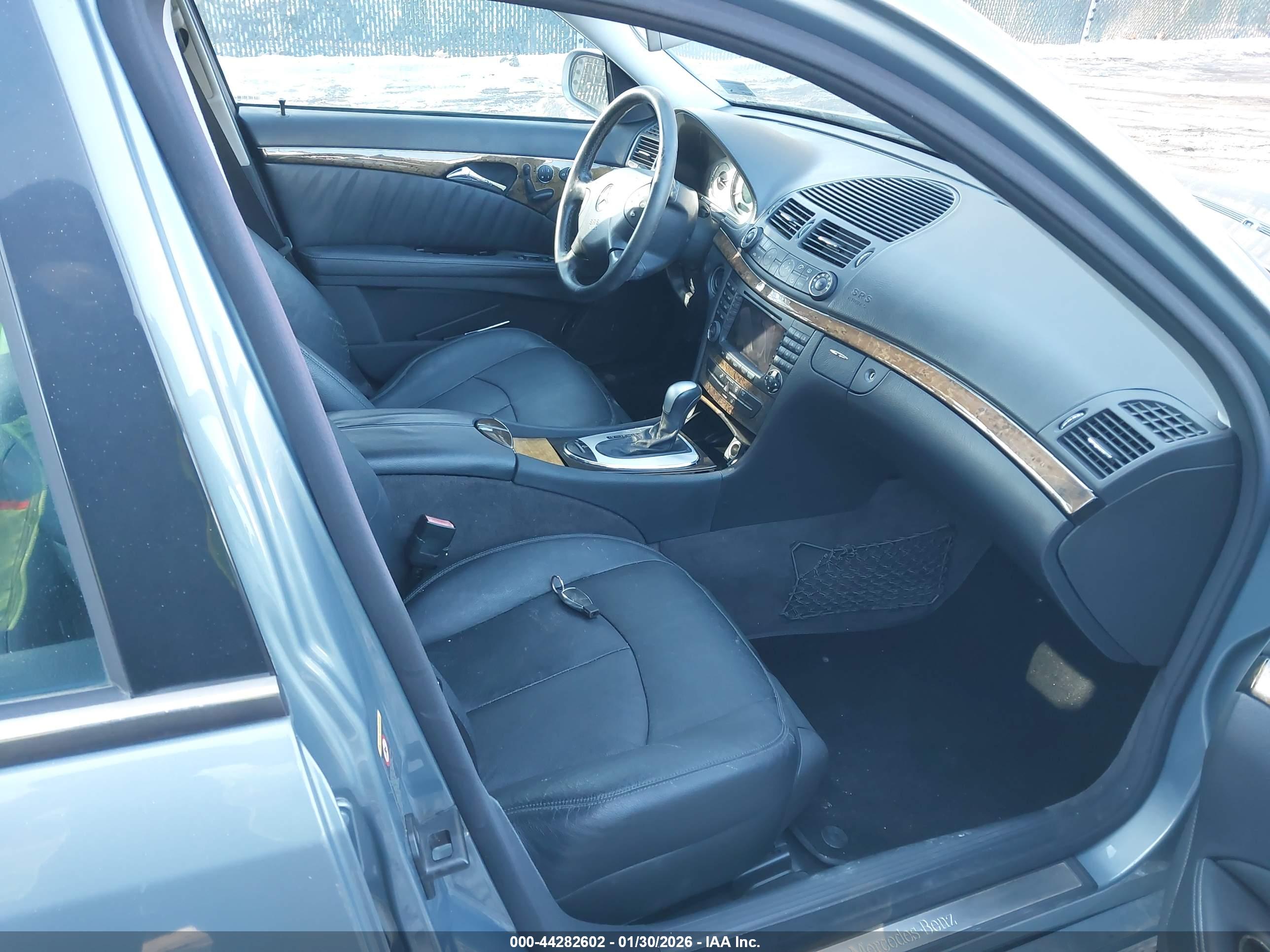 MERCEDES-BENZ E image 5