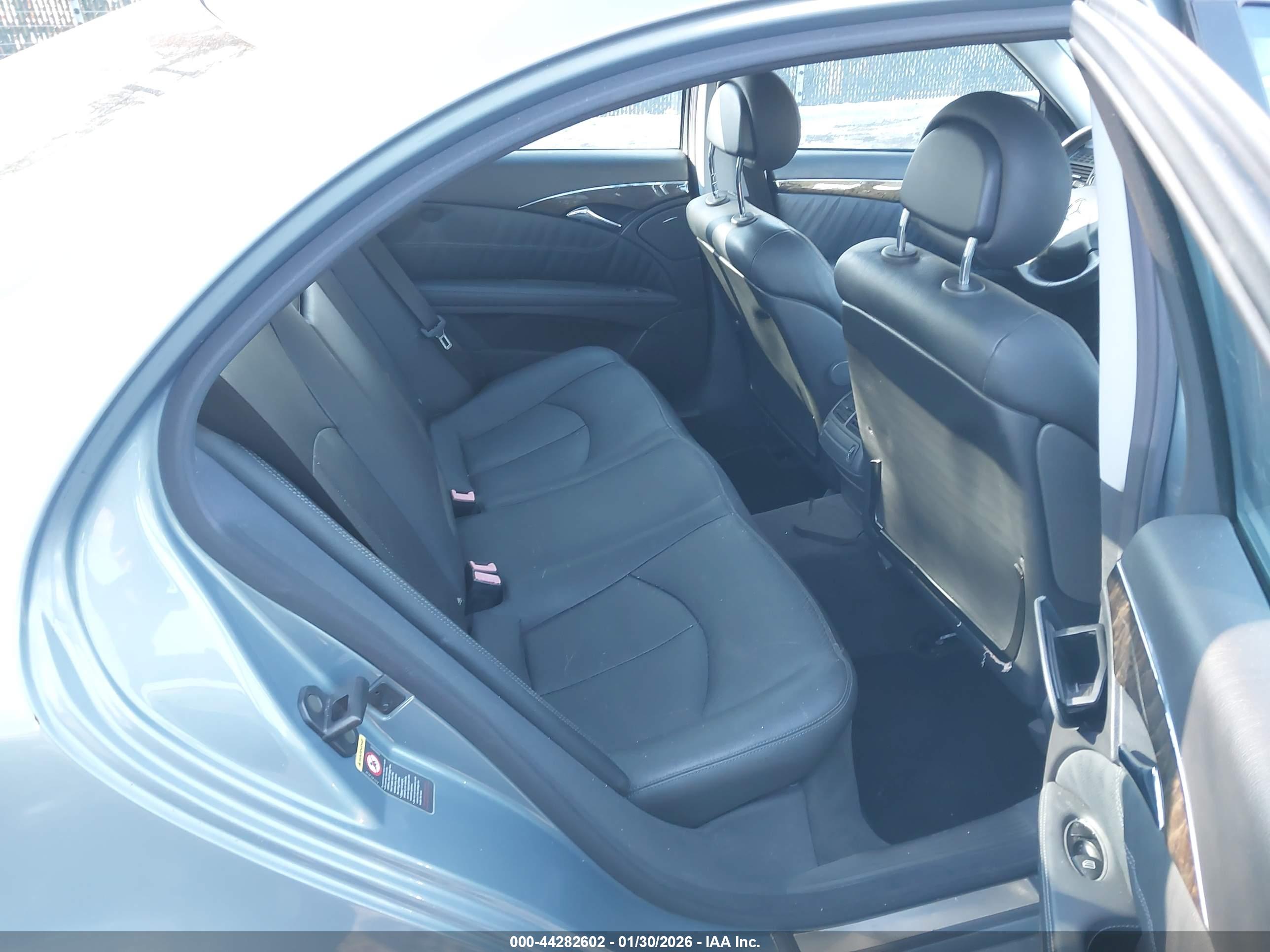 MERCEDES-BENZ E image 8