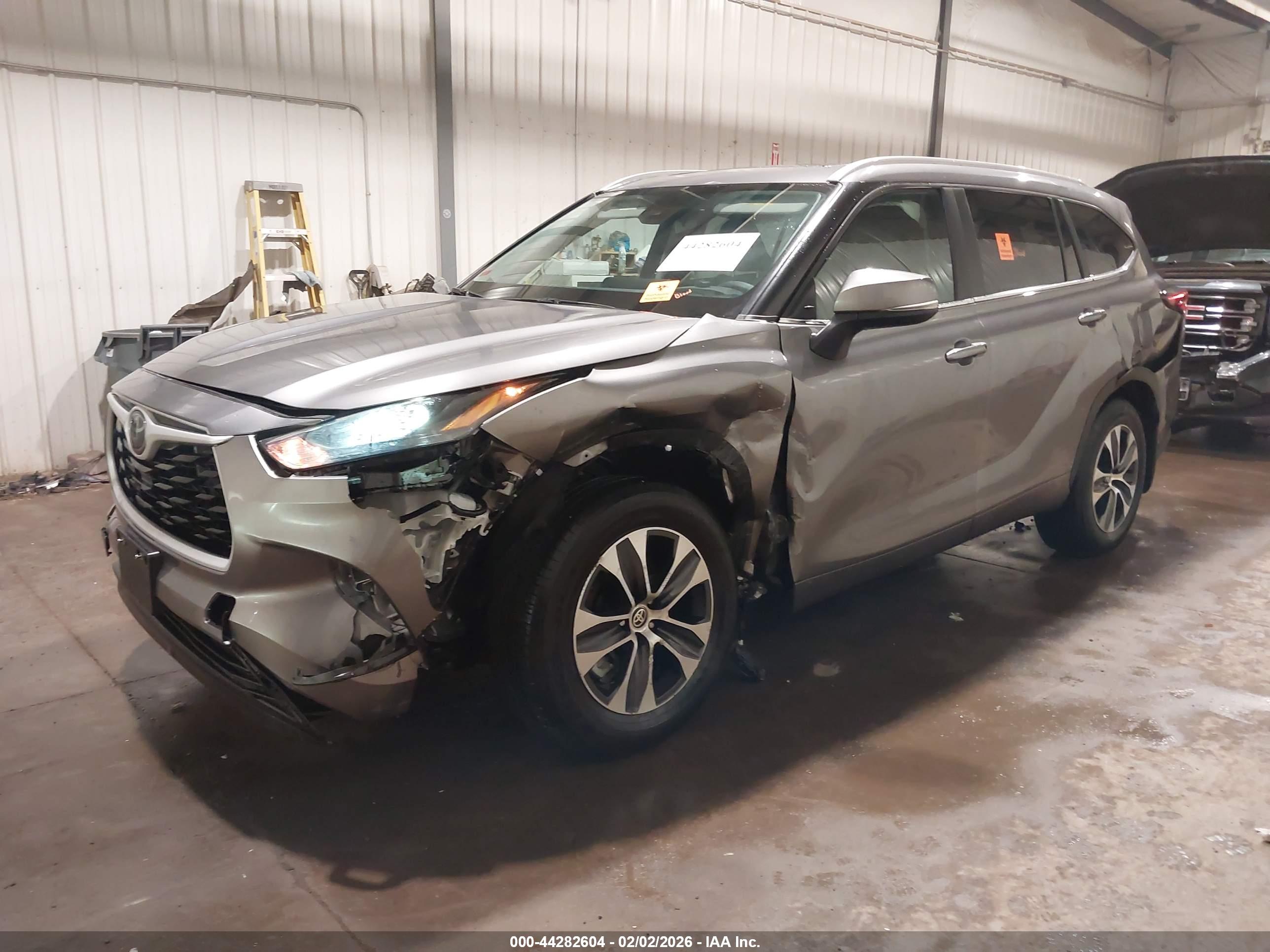 TOYOTA HIGHLANDER image 2