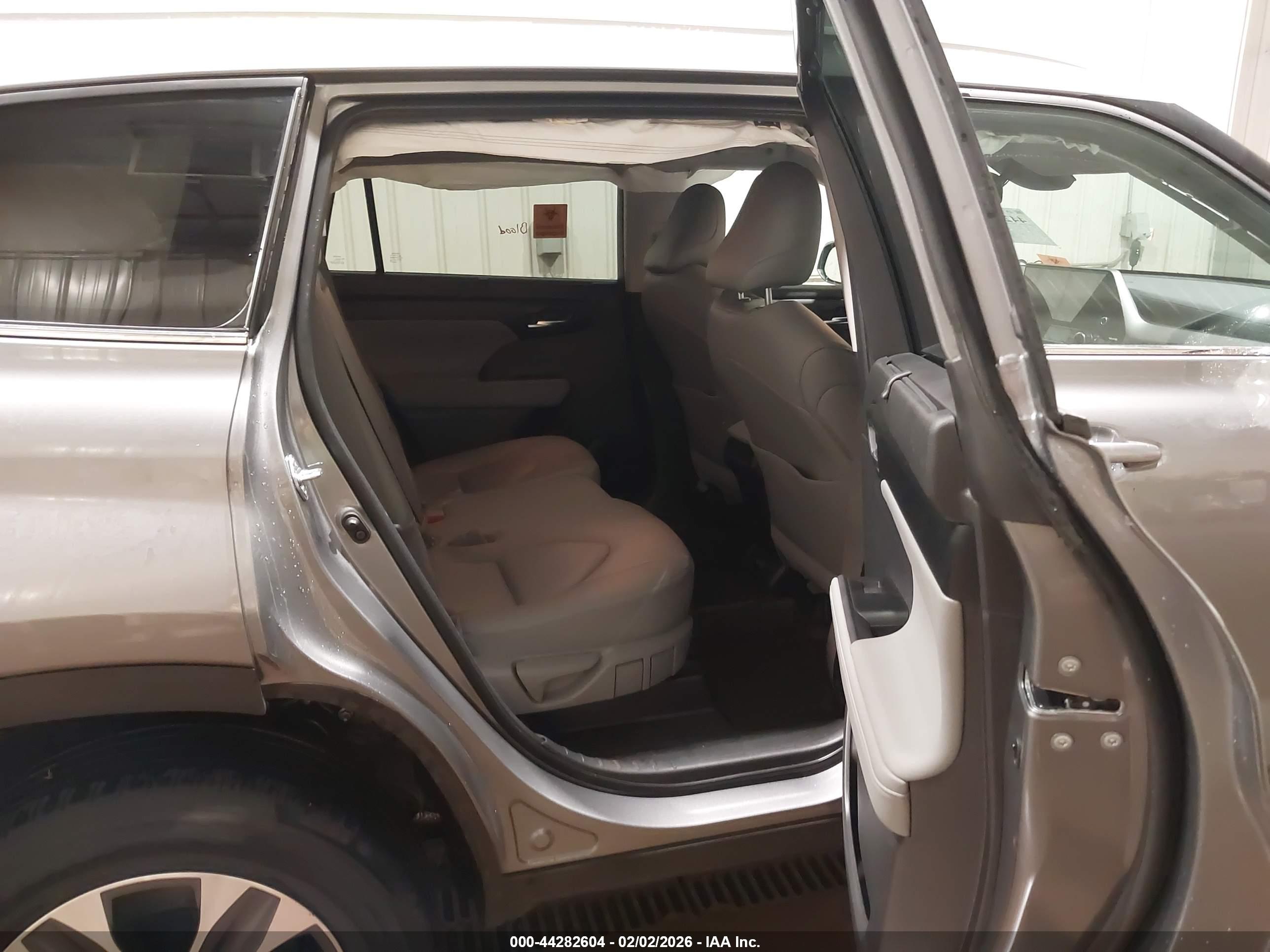 TOYOTA HIGHLANDER image 8