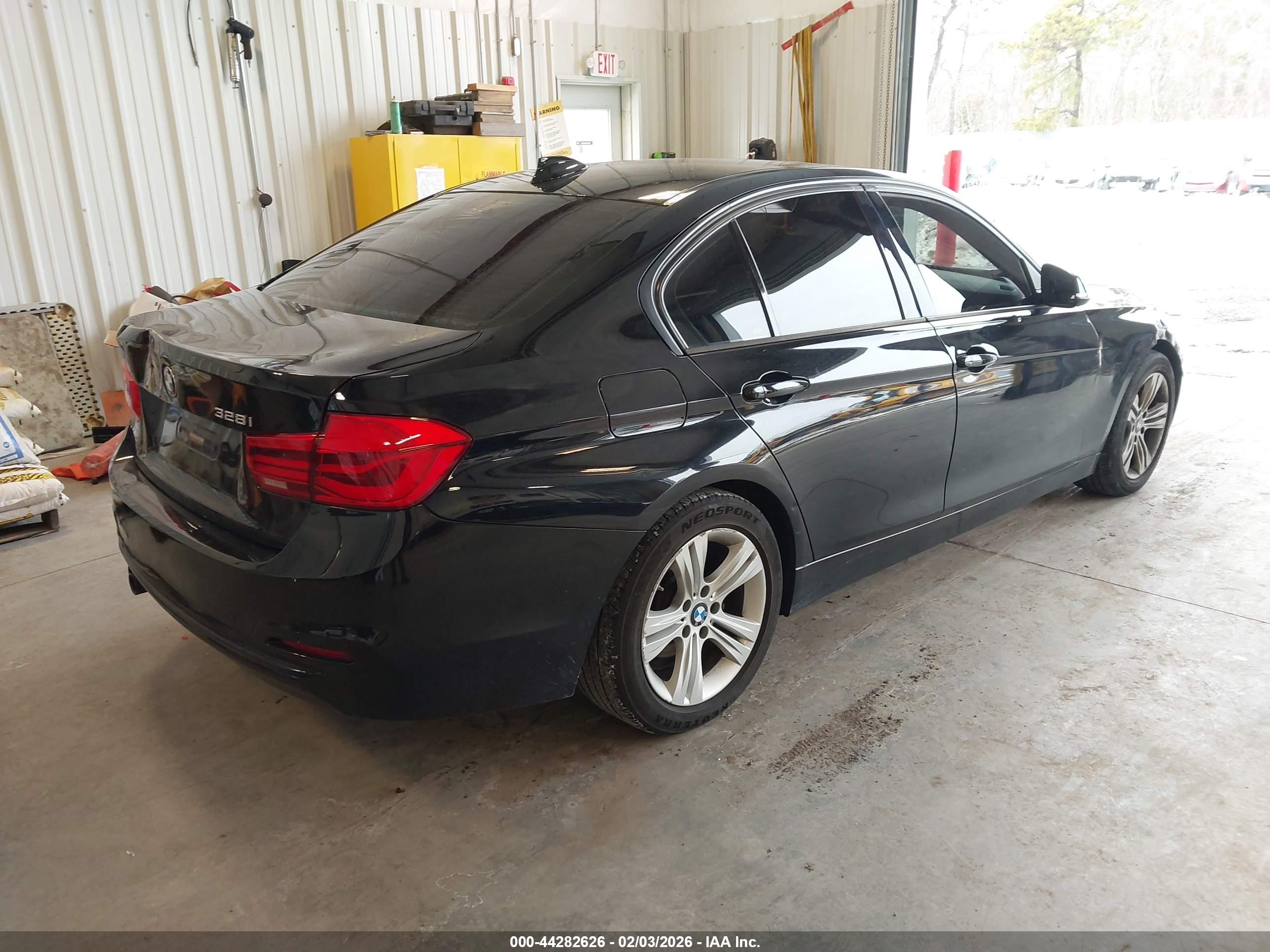 BMW 328I image 4