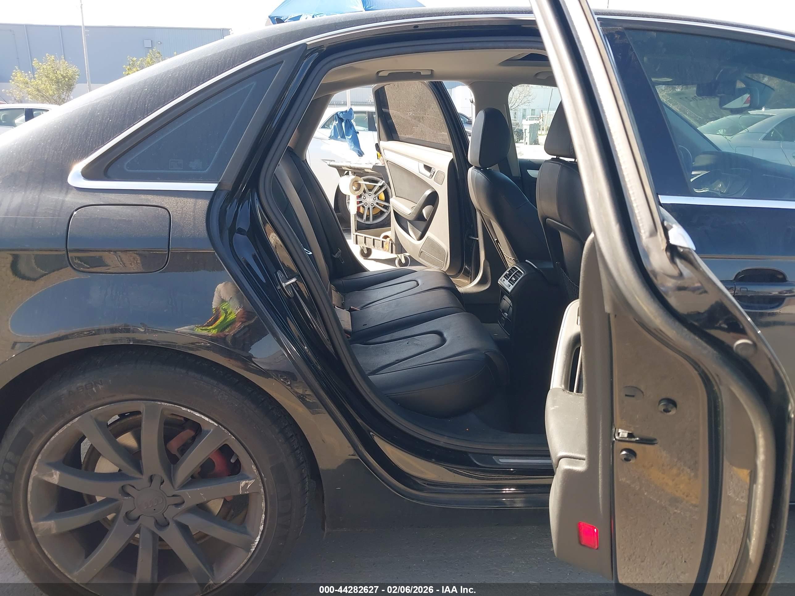 AUDI A4 image 8