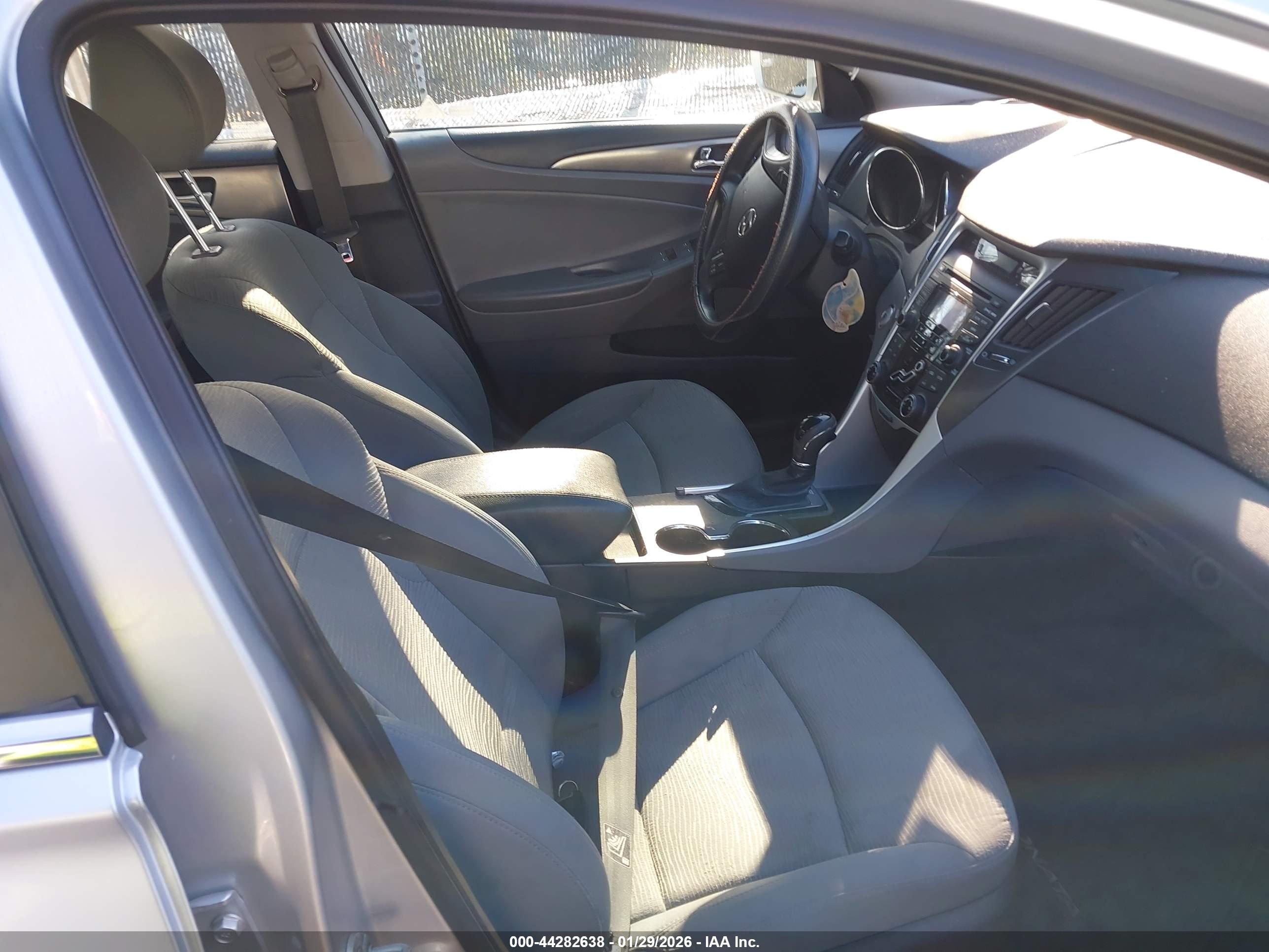 HYUNDAI SONATA image 5