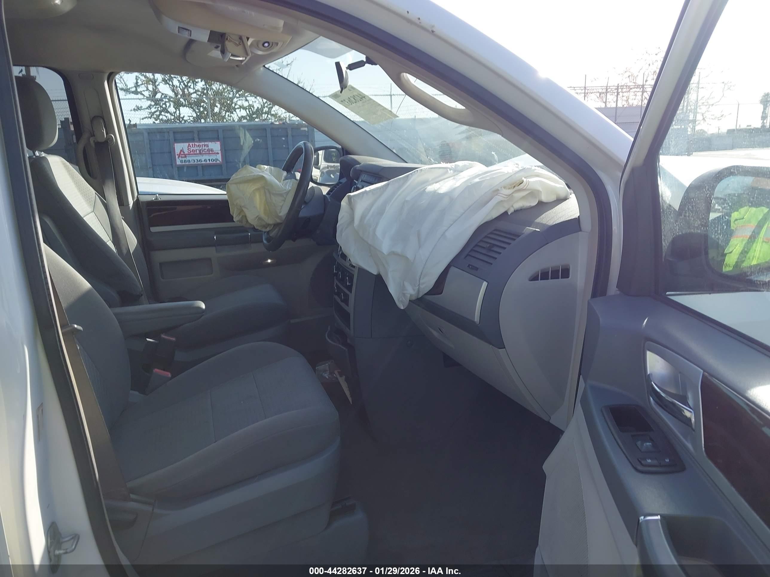 CHRYSLER TOWN image 5