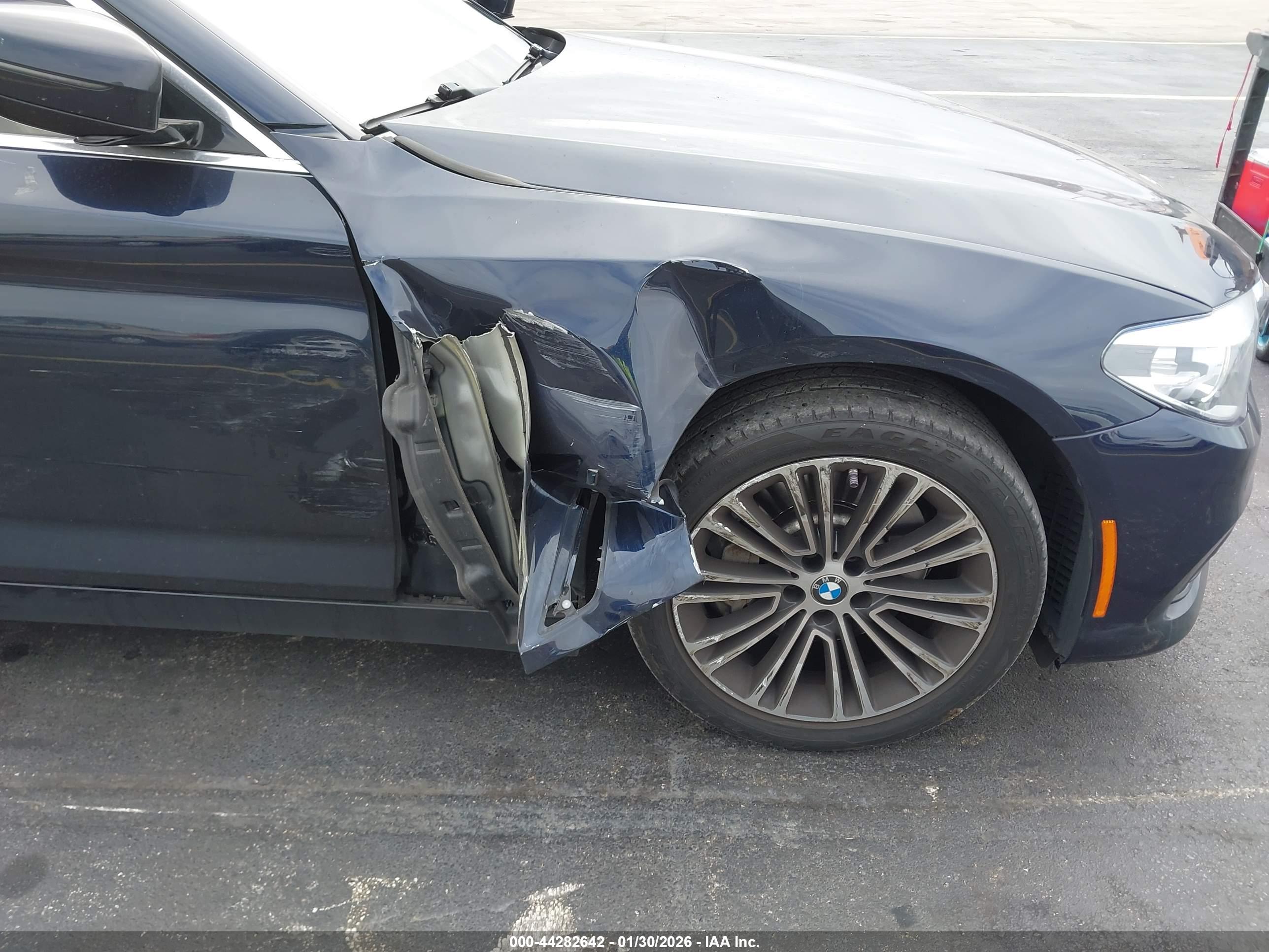 BMW 530E image 6