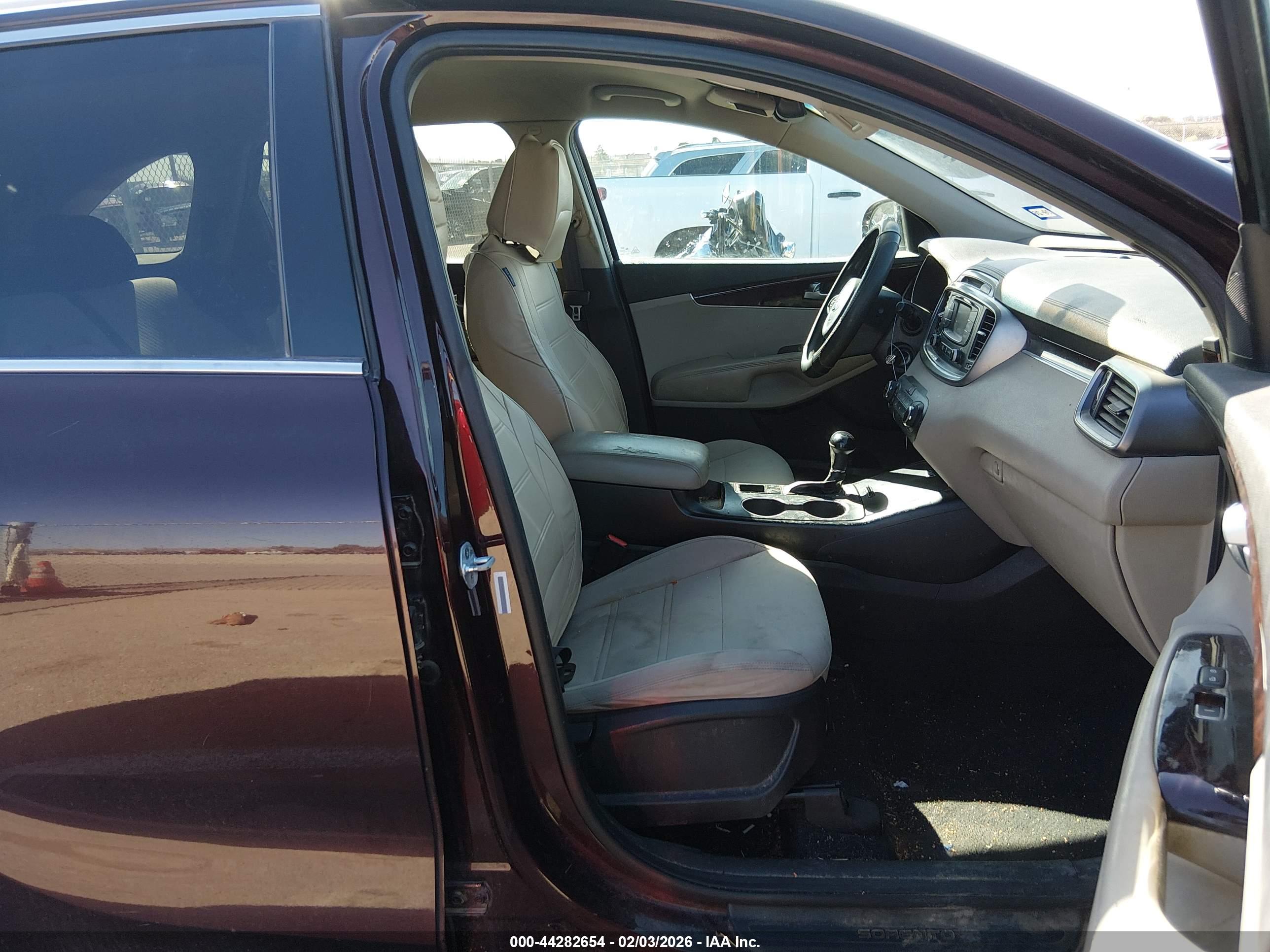 KIA SORENTO image 5