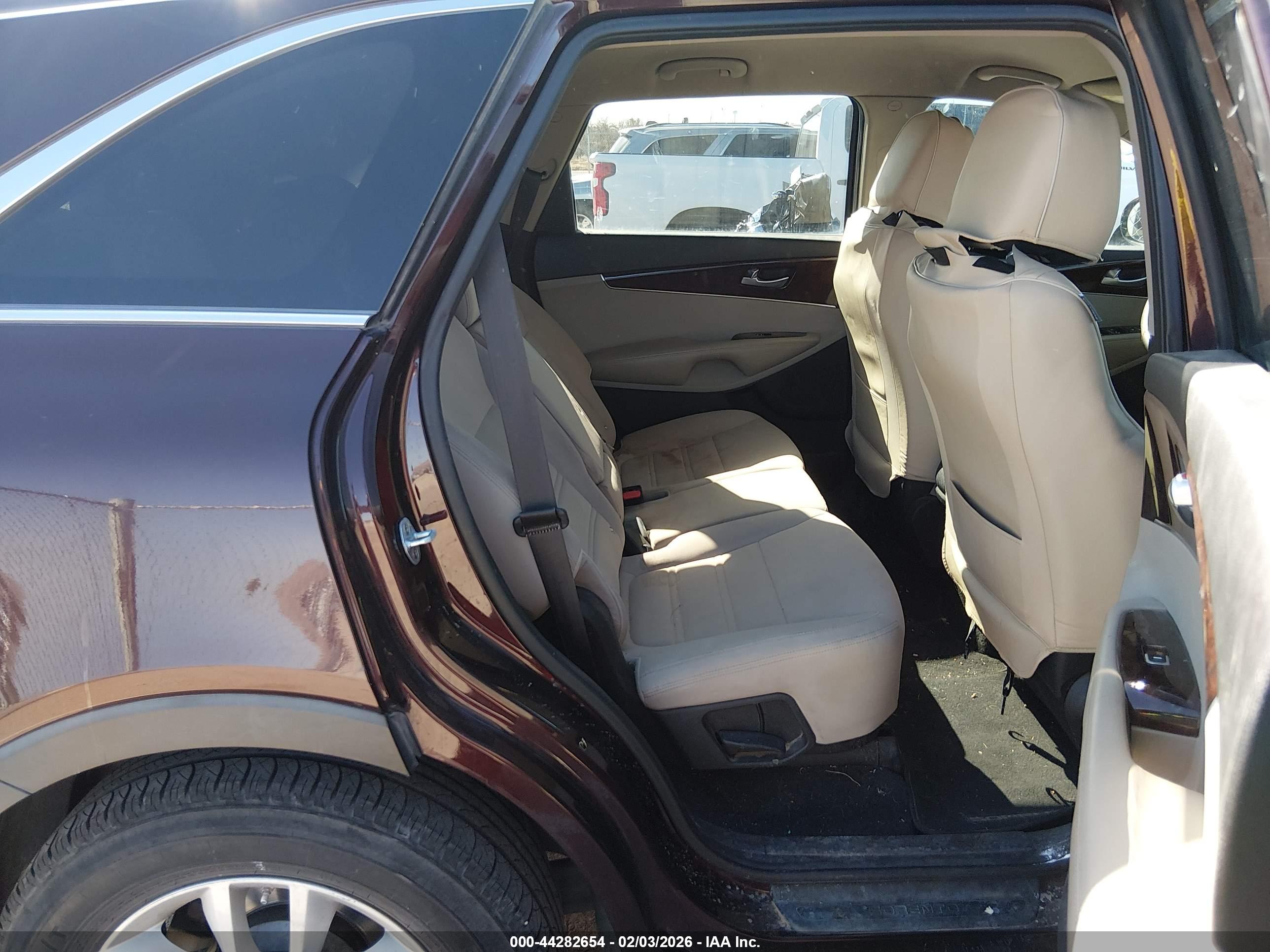 KIA SORENTO image 8