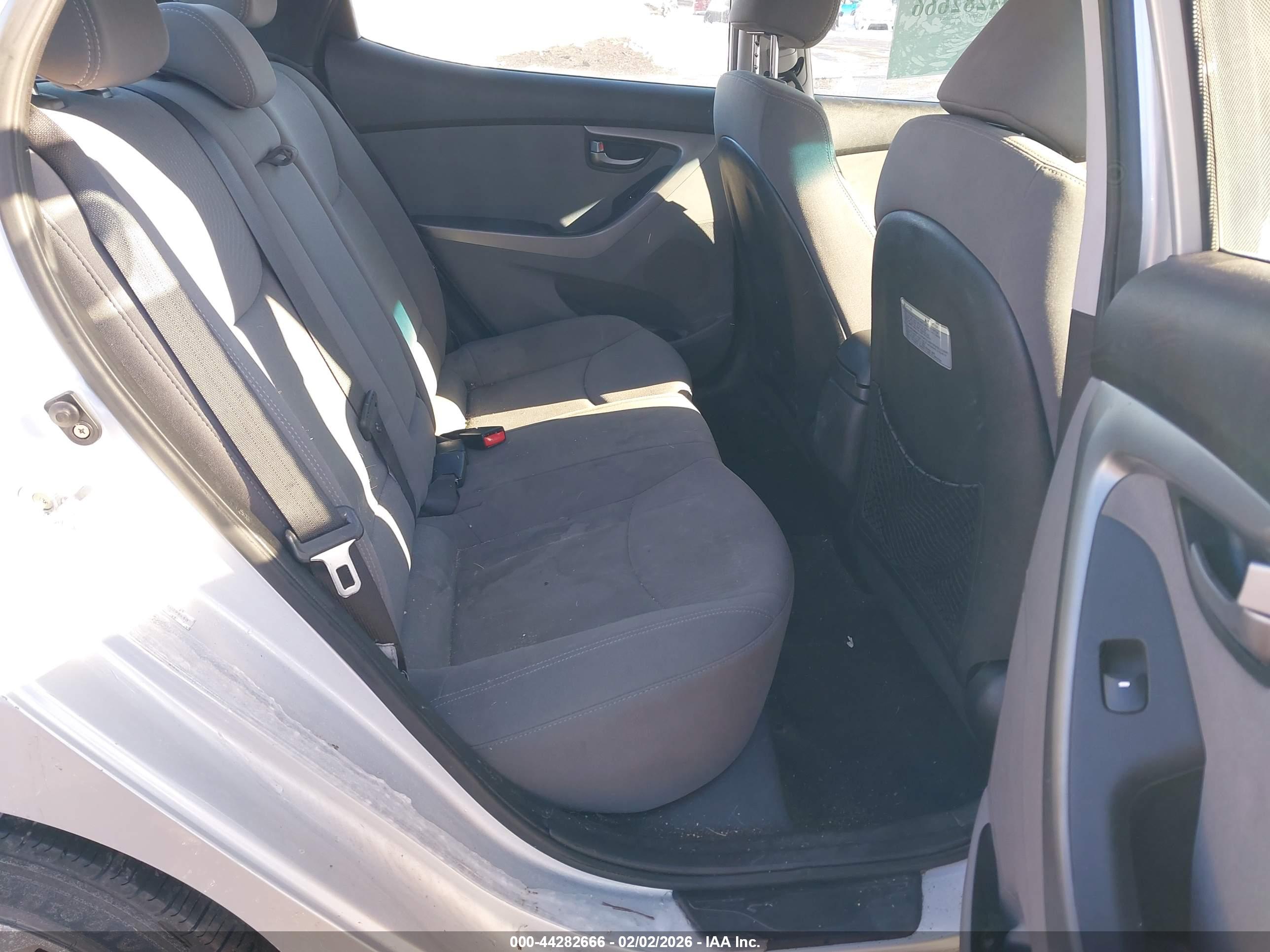 HYUNDAI ELANTRA image 8