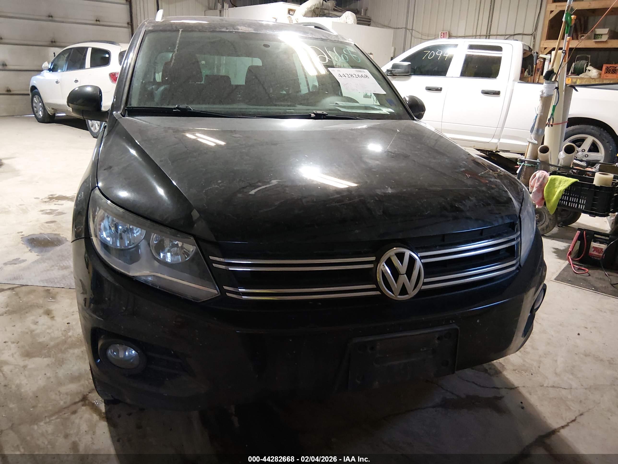 VOLKSWAGEN TIGUAN image 6