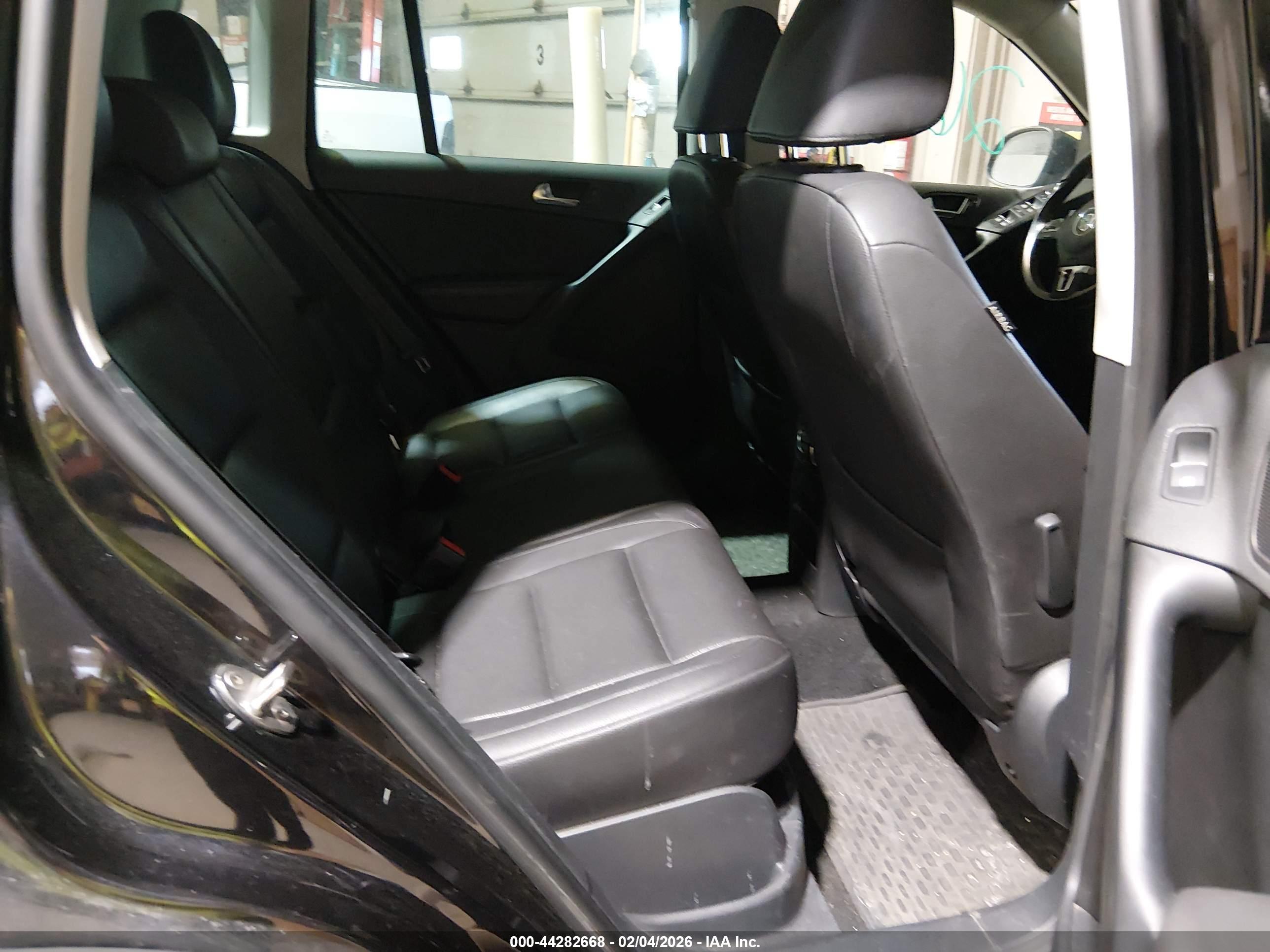 VOLKSWAGEN TIGUAN image 8