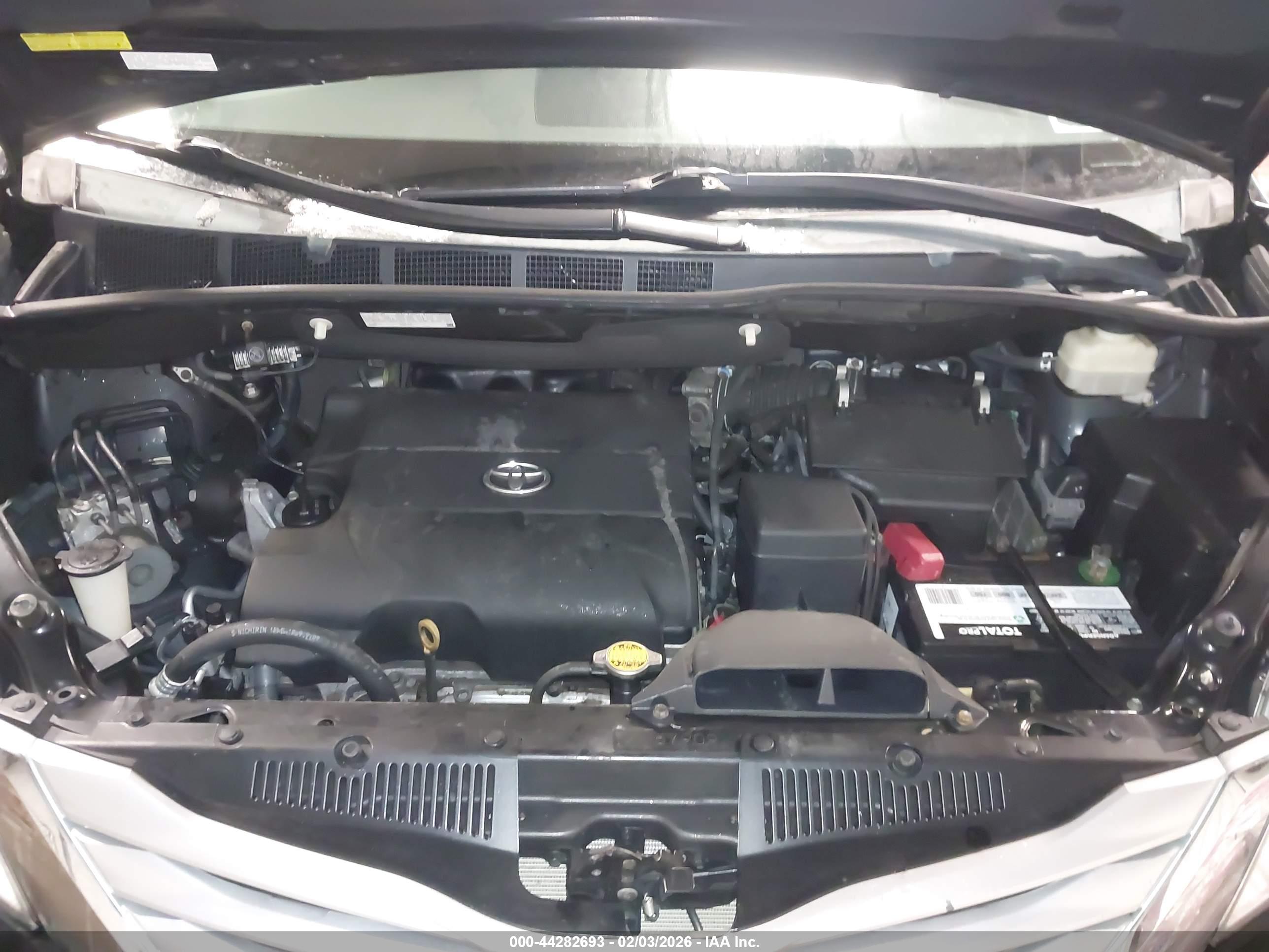 TOYOTA SIENNA image 10